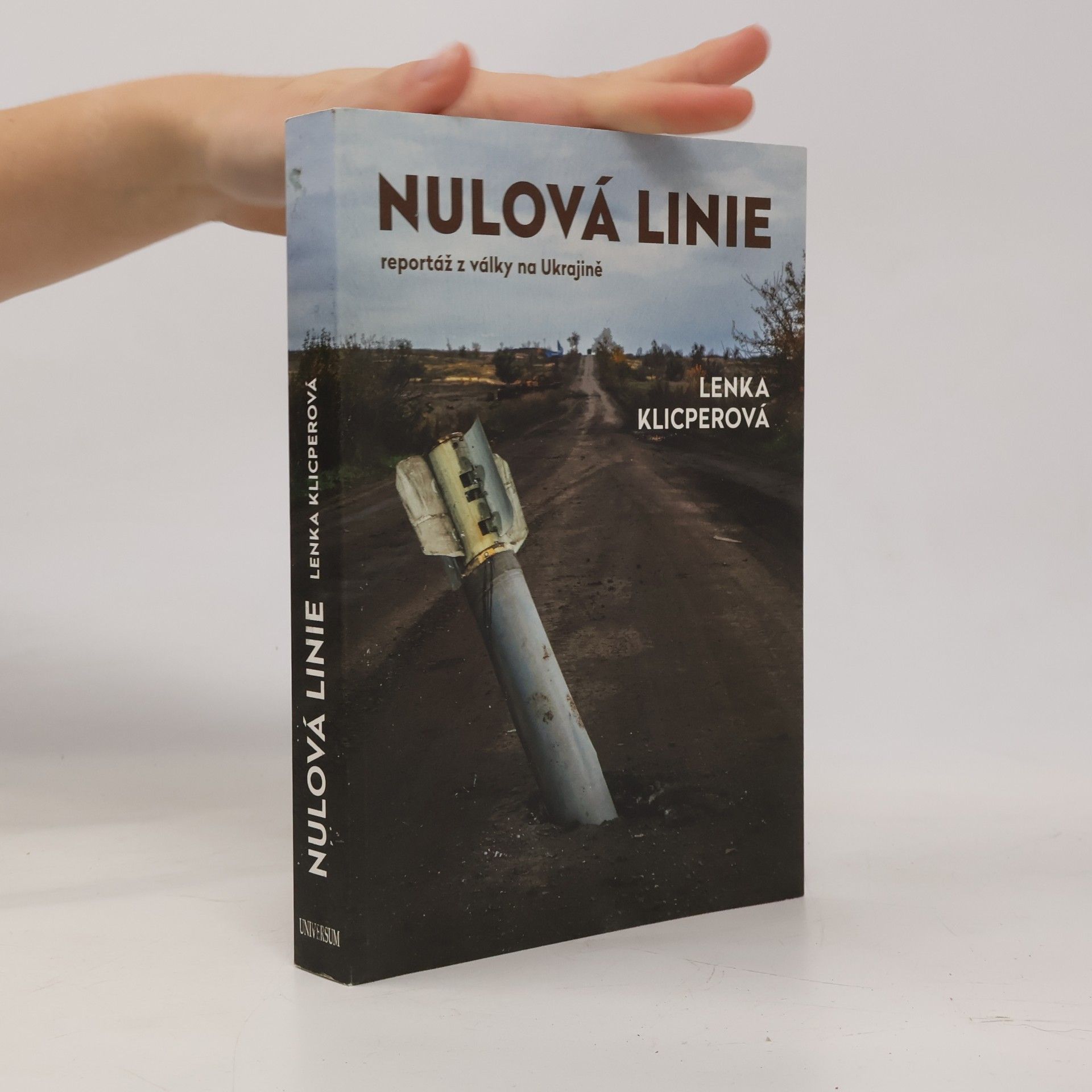 Lenka Klicperová Nulová linie. Reportáž z války na Ukrajině