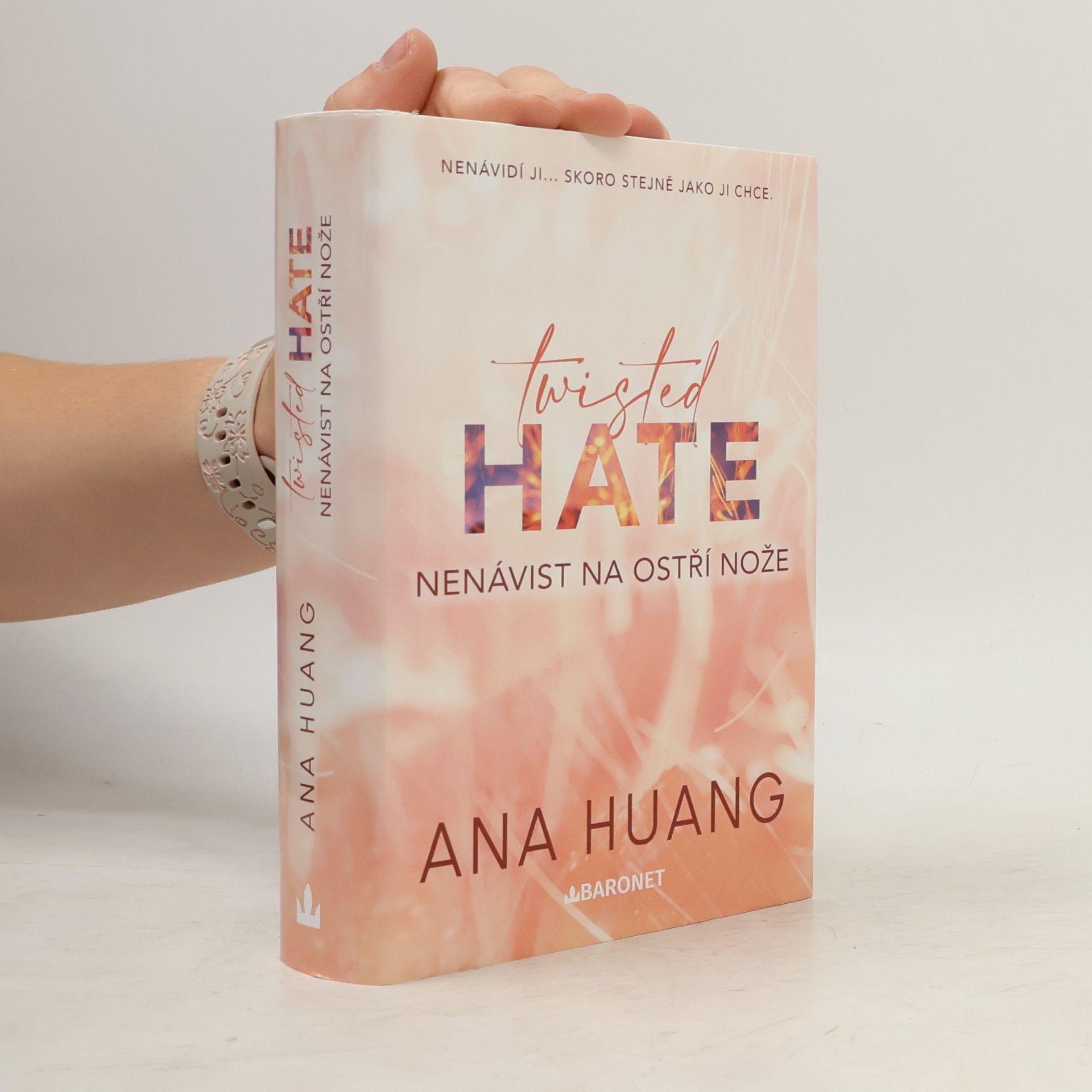 Ana Huang Twisted Hate: Nenávist na ostří nože