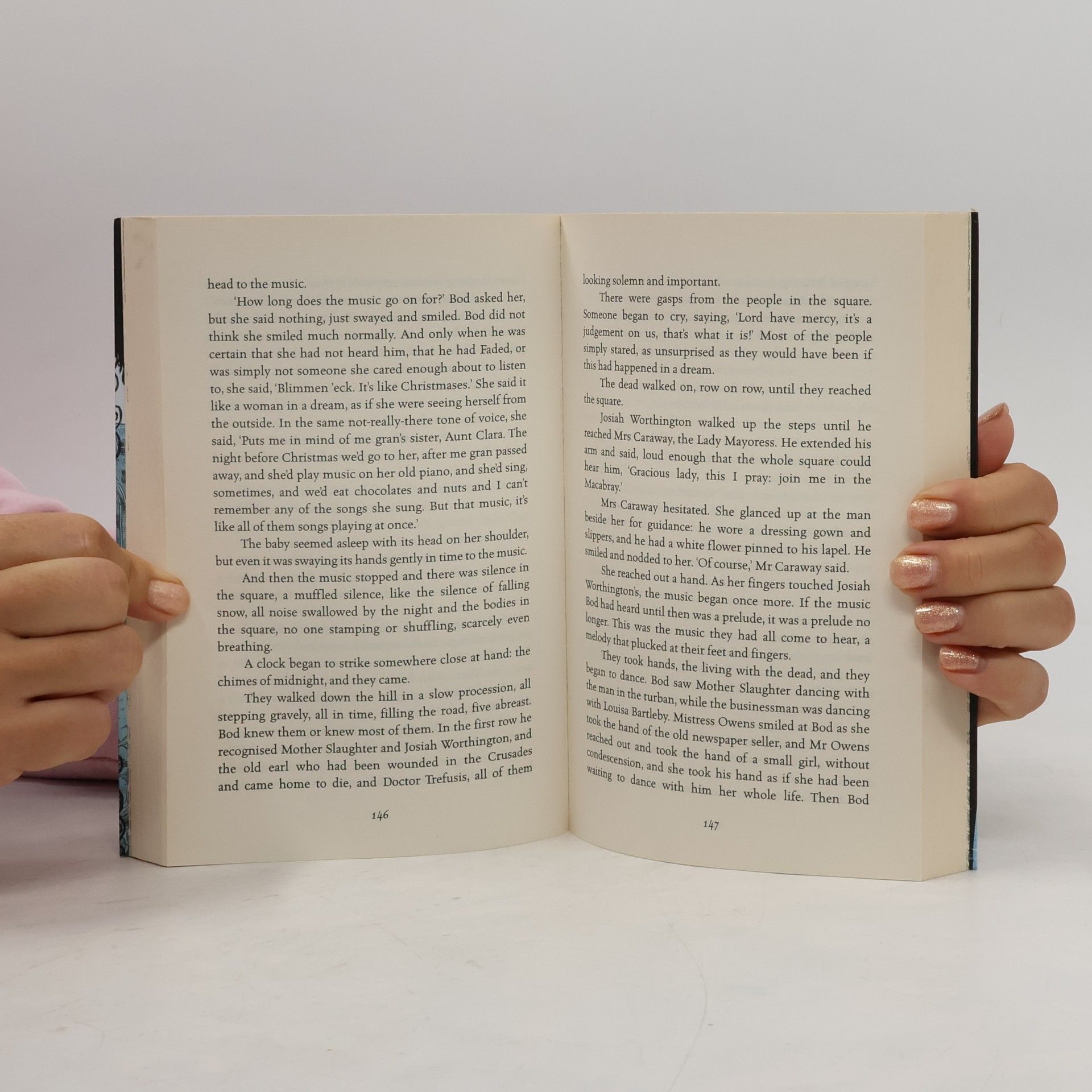 Neil Gaiman The graveyard book