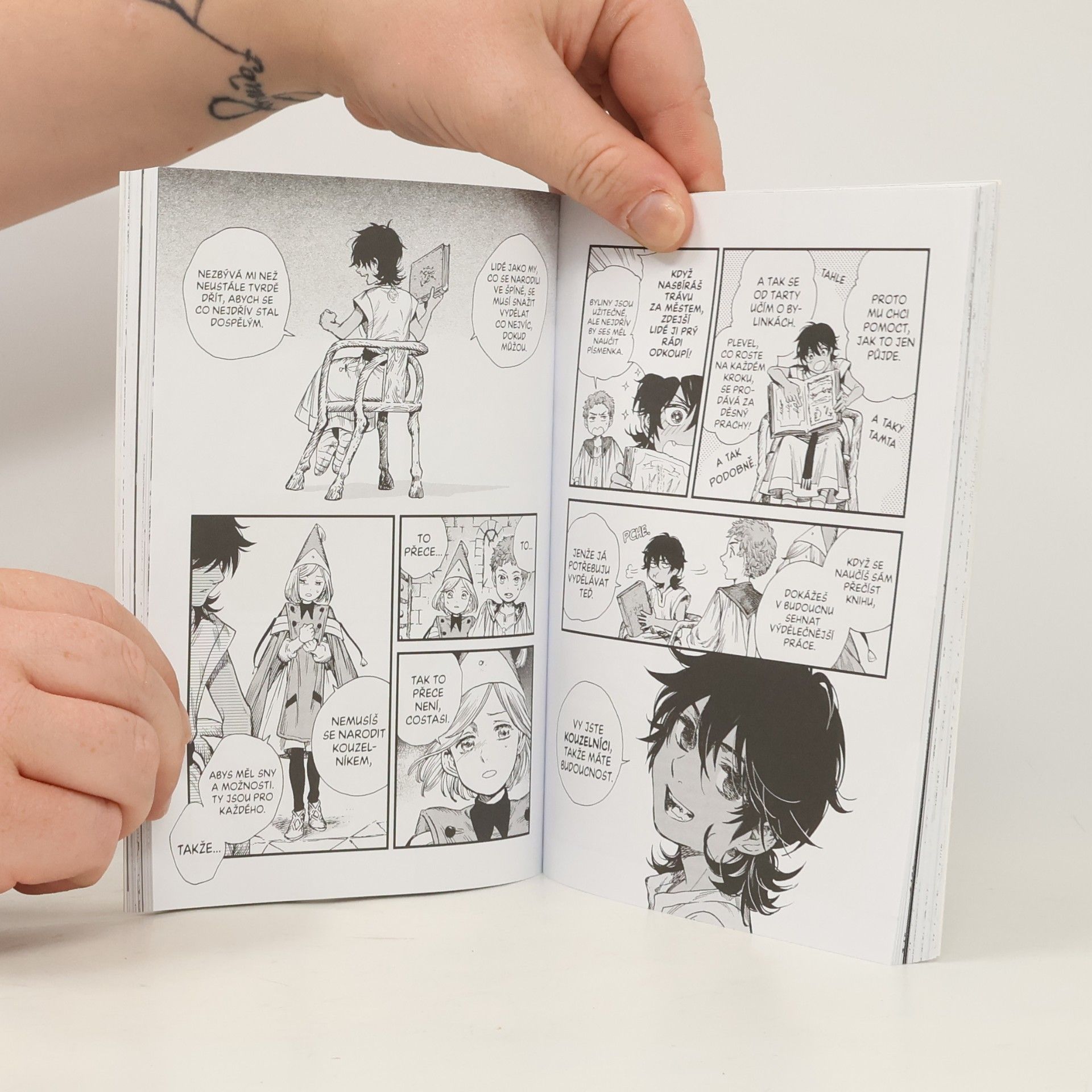 Kamome Shirahama Ateliér špičatých klobouků 8