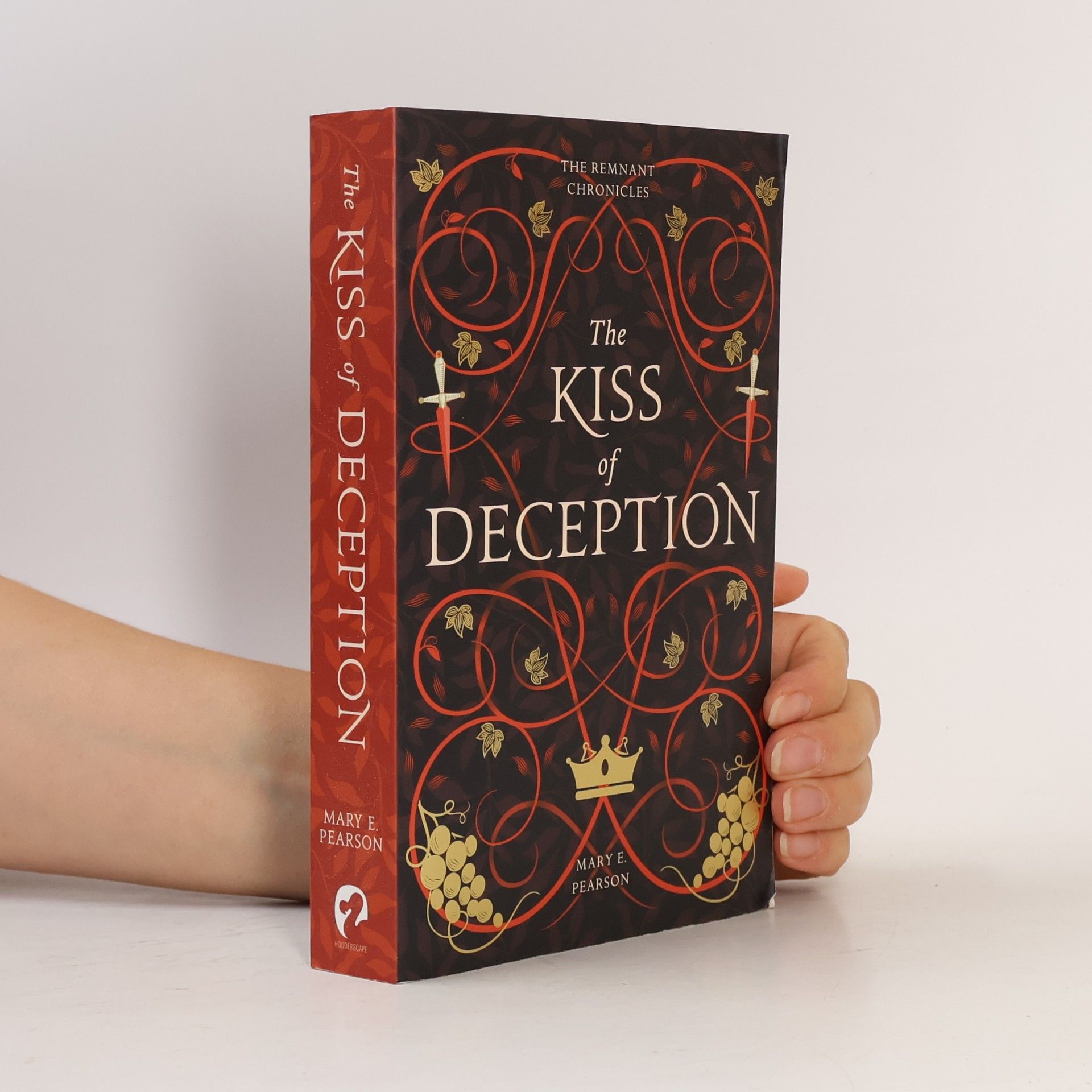 Mary E. Pearson The Kiss of Deception