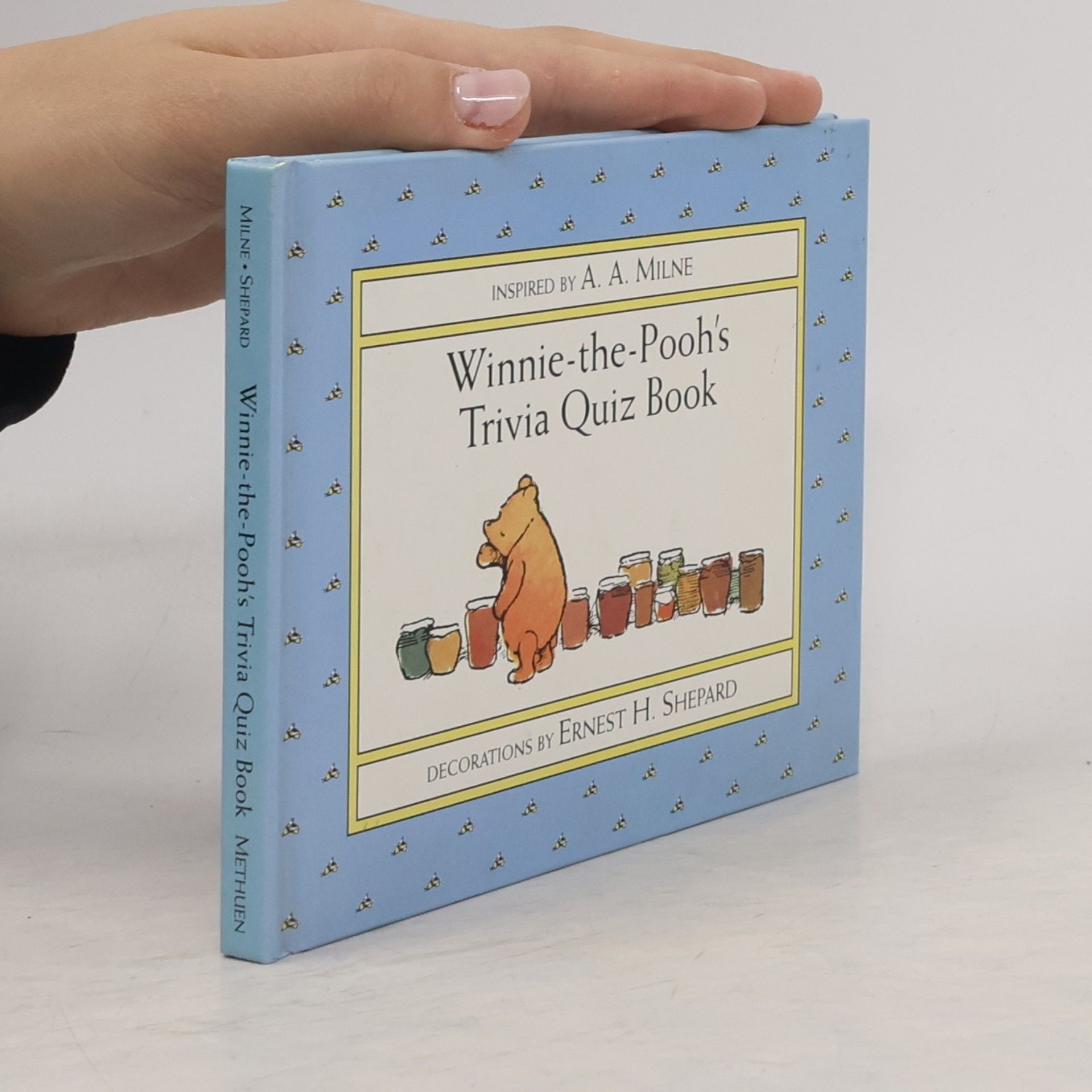 Joan Powers Winnie-the-Pooh's trivia quiz book