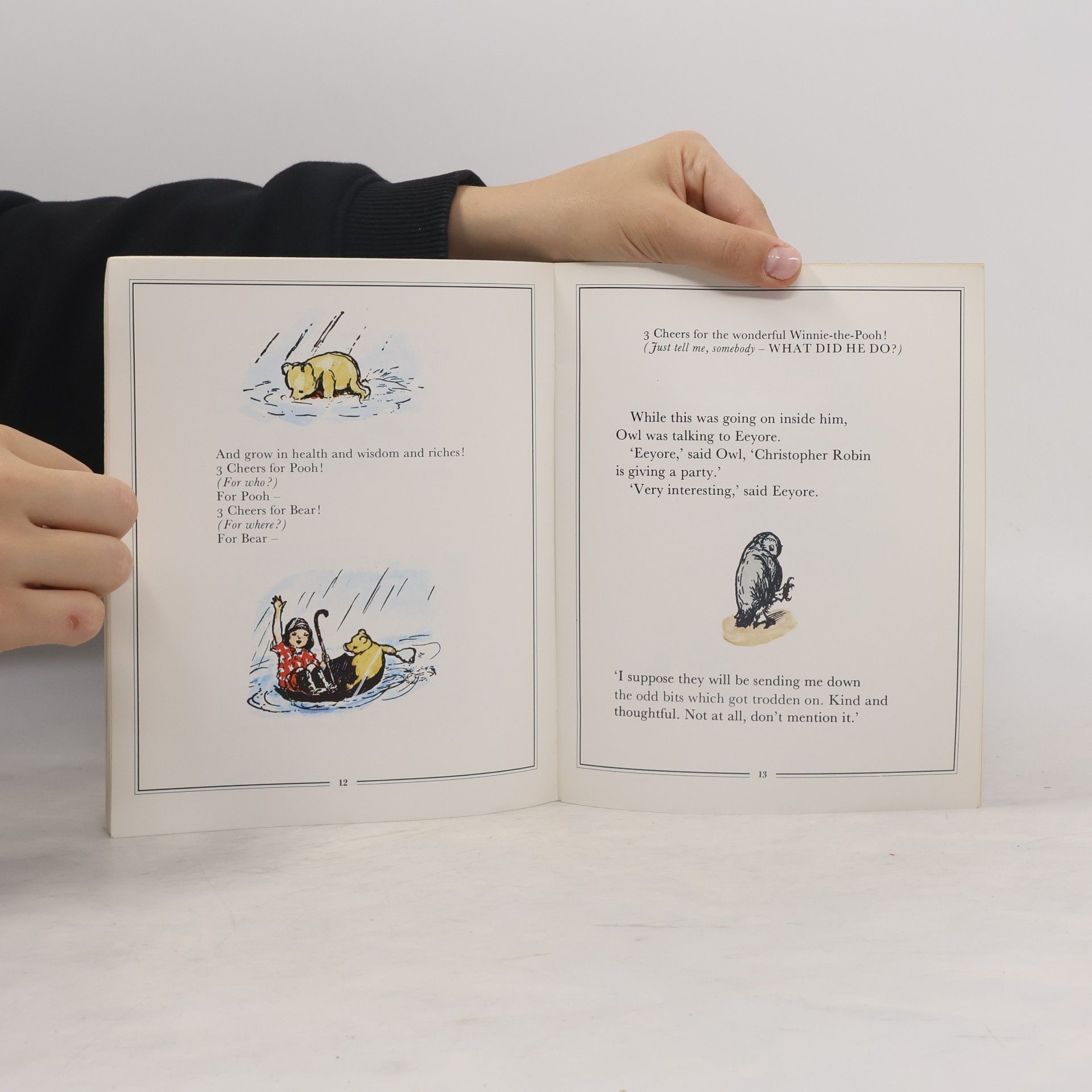 A.A. Milne A Pooh & Piglet Book: Christopher Robin Gives a Pooh Party