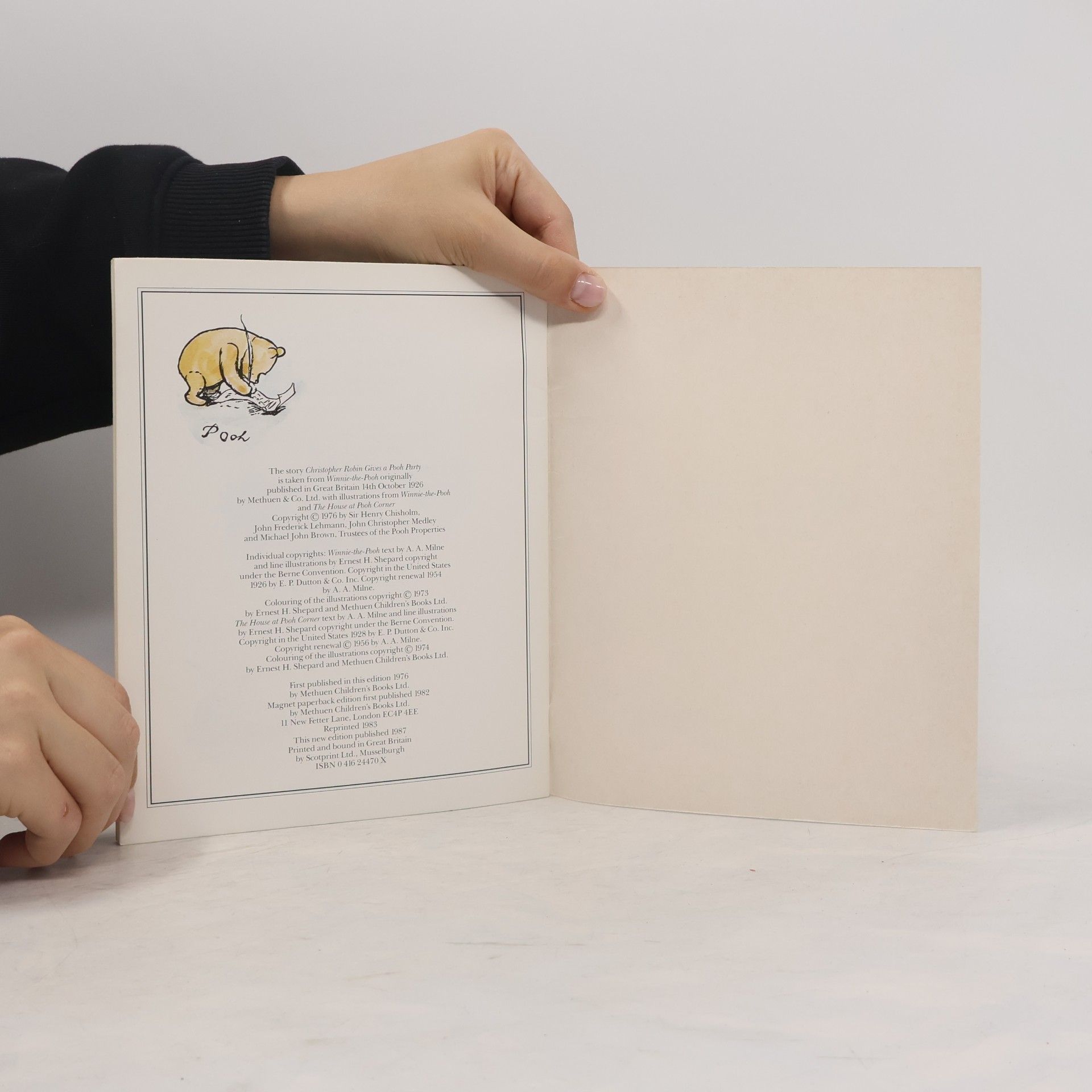 A.A. Milne A Pooh & Piglet Book: Christopher Robin Gives a Pooh Party