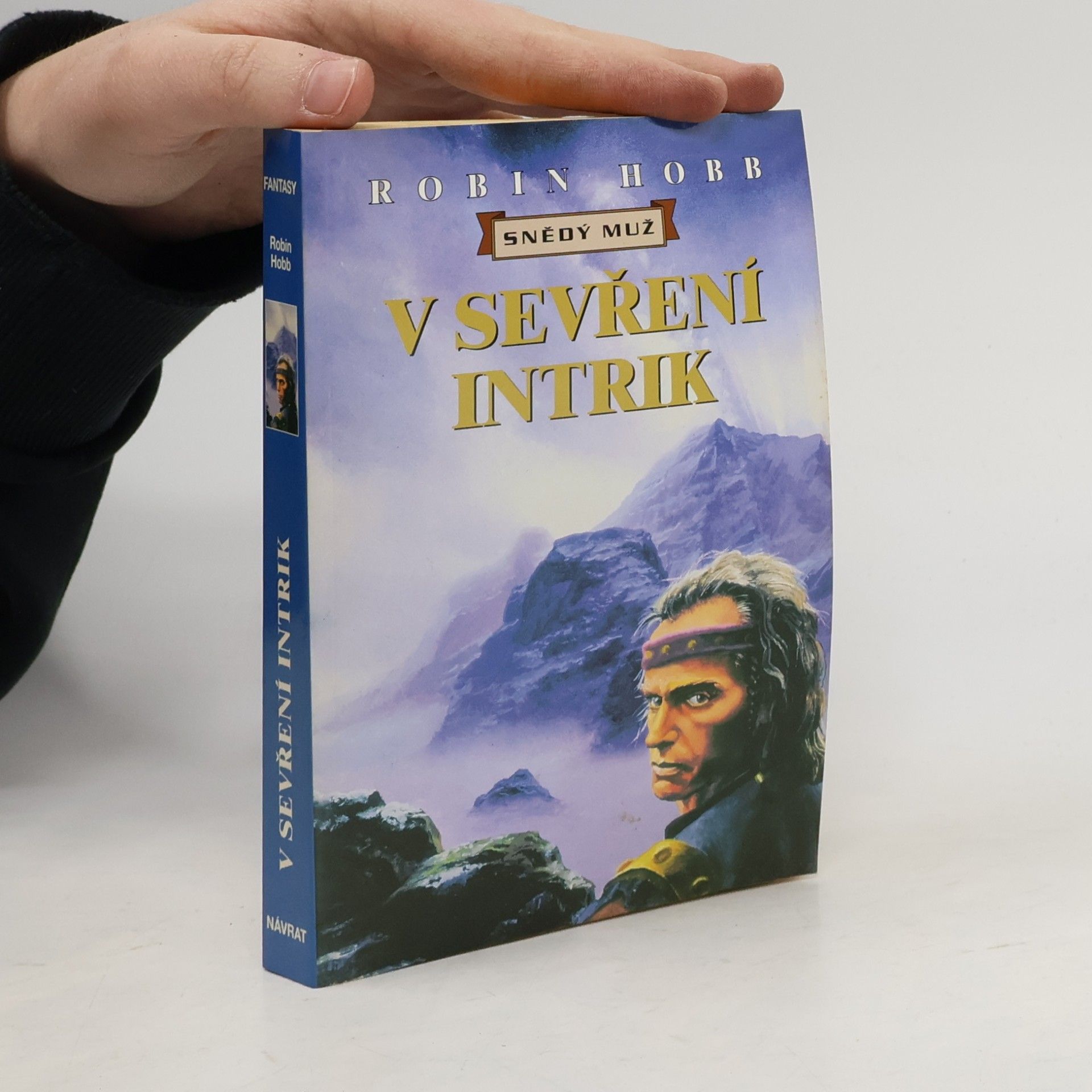 Robin Hobb V sevření intrik. Snědý muž. Šestý díl