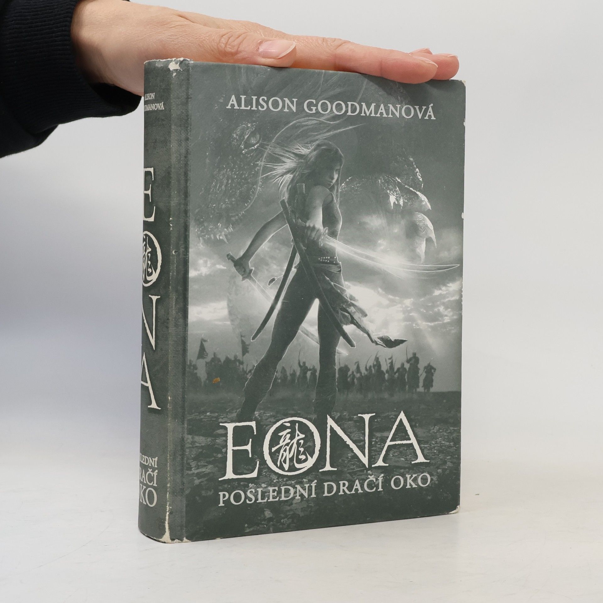 Alison Goodman Eona. Poslední dračí oko