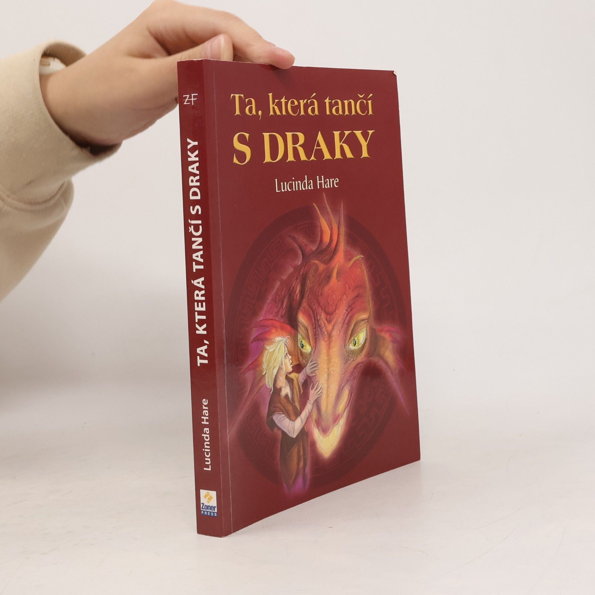 Lucinda Hare Ta, která tančí s draky