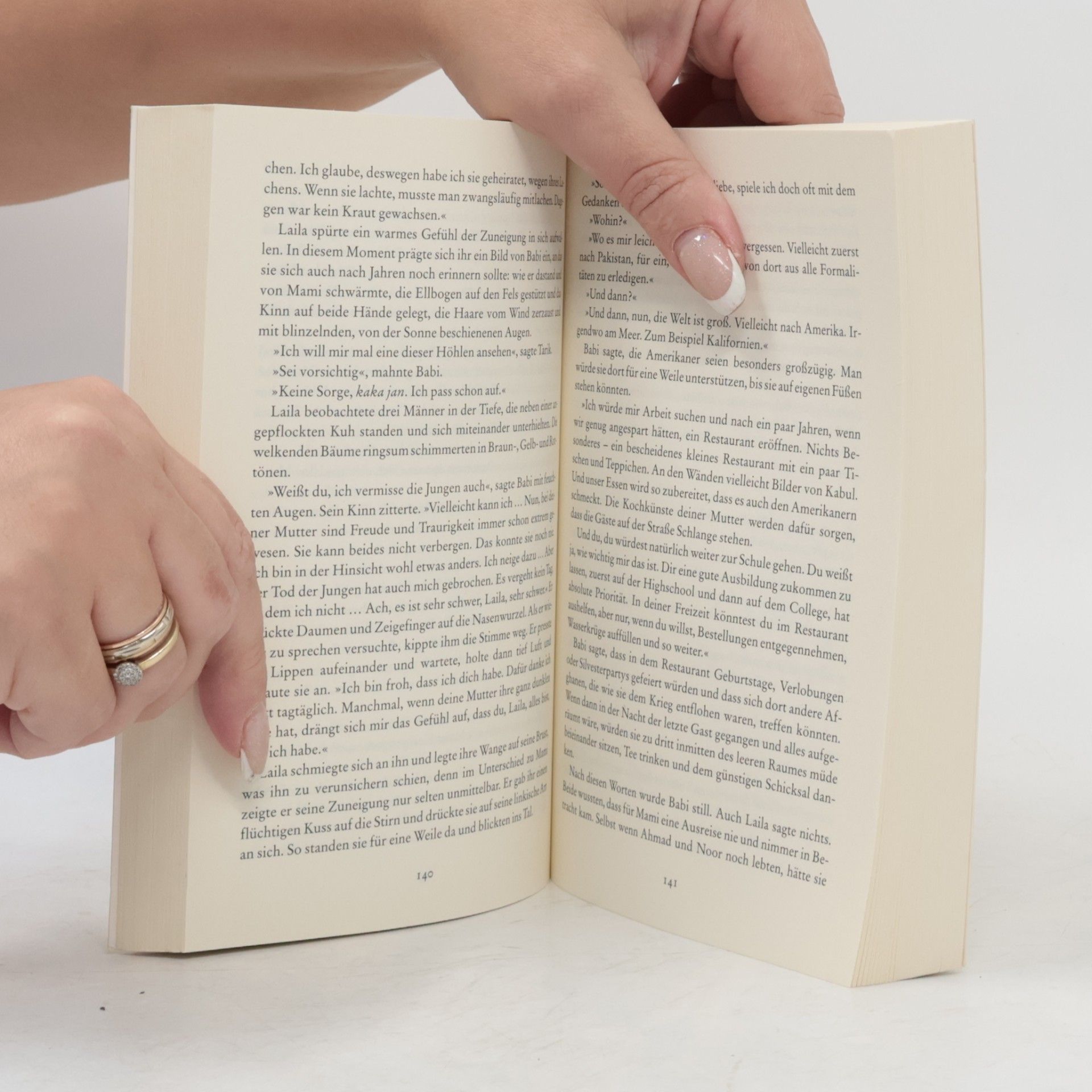 Khaled Hosseini Tausend strahlende Sonnen : Roman
