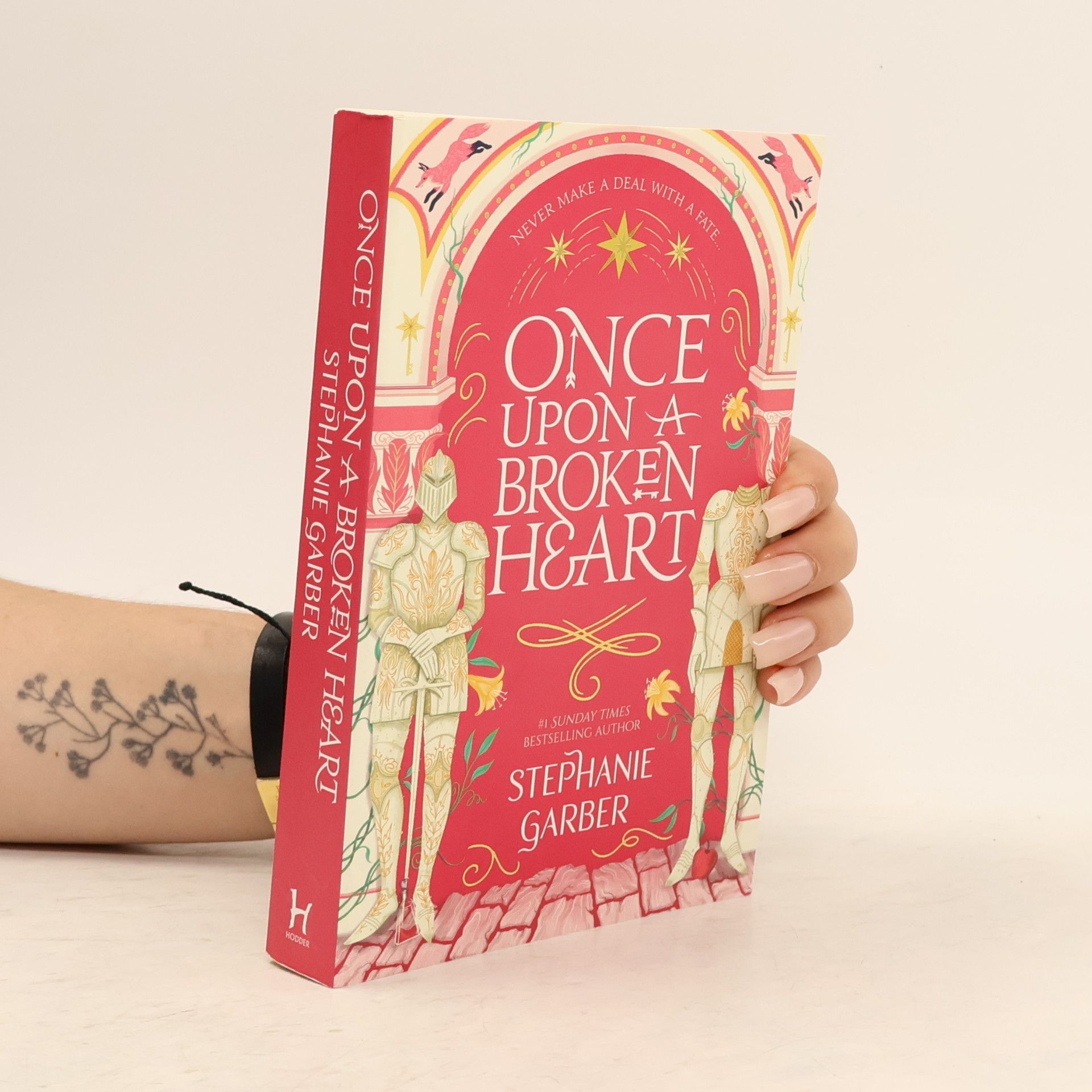 Stephanie Garber Once upon a broken heart