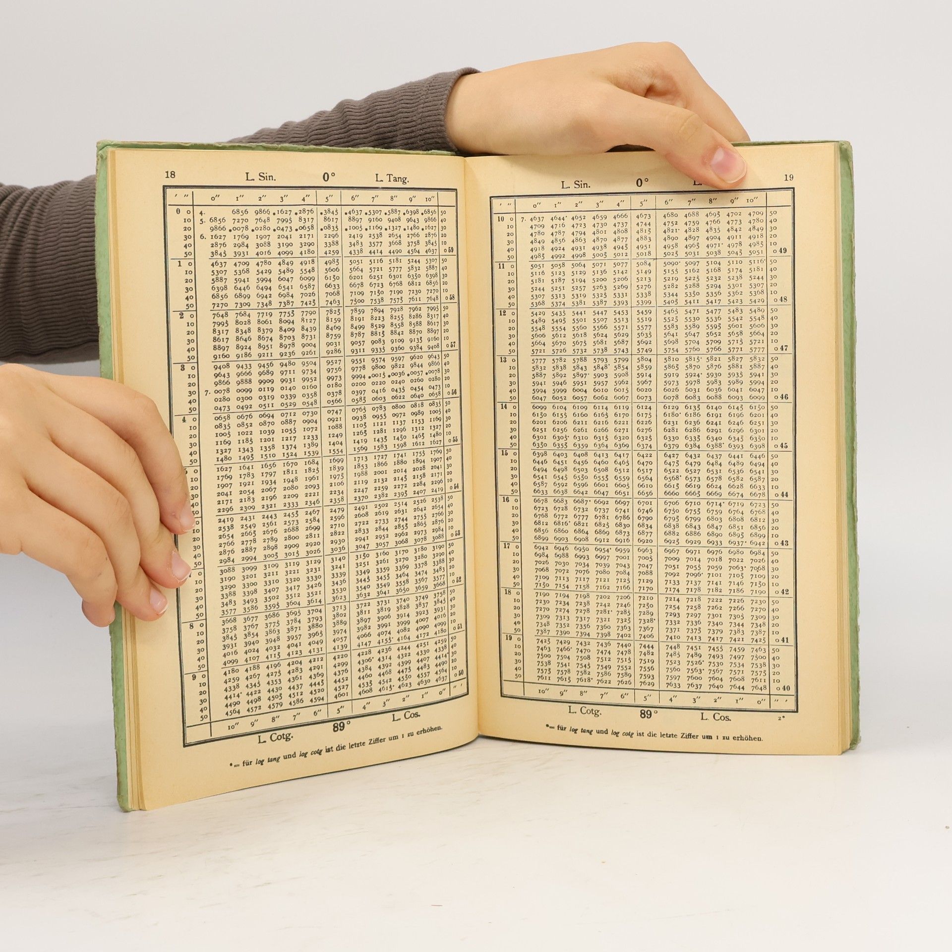 Dr. F. G. Gauß Vierstellige logarithmische und trigonometrische Tafeln
