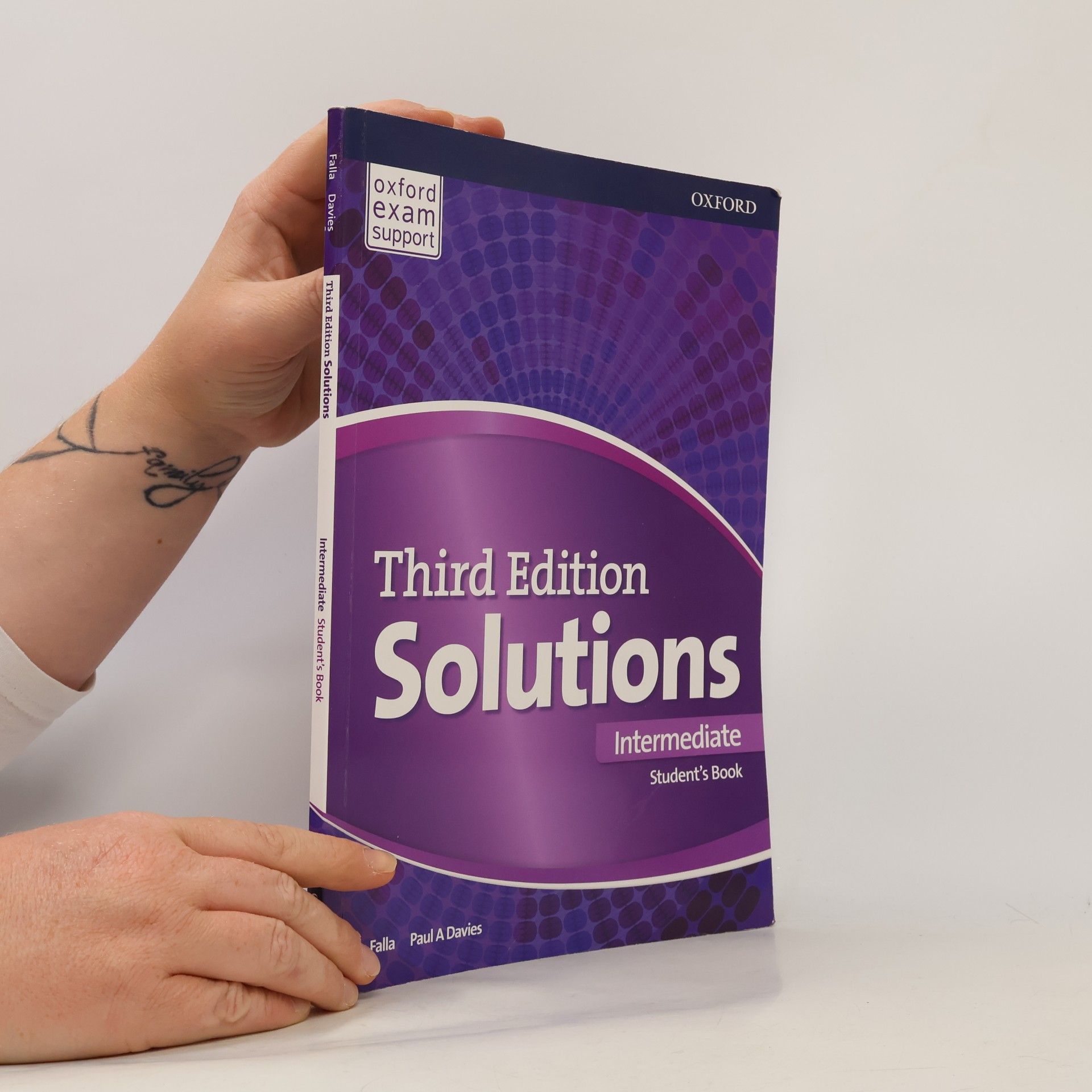 Paul Davies Solutions: Intermediate: Student's Book
