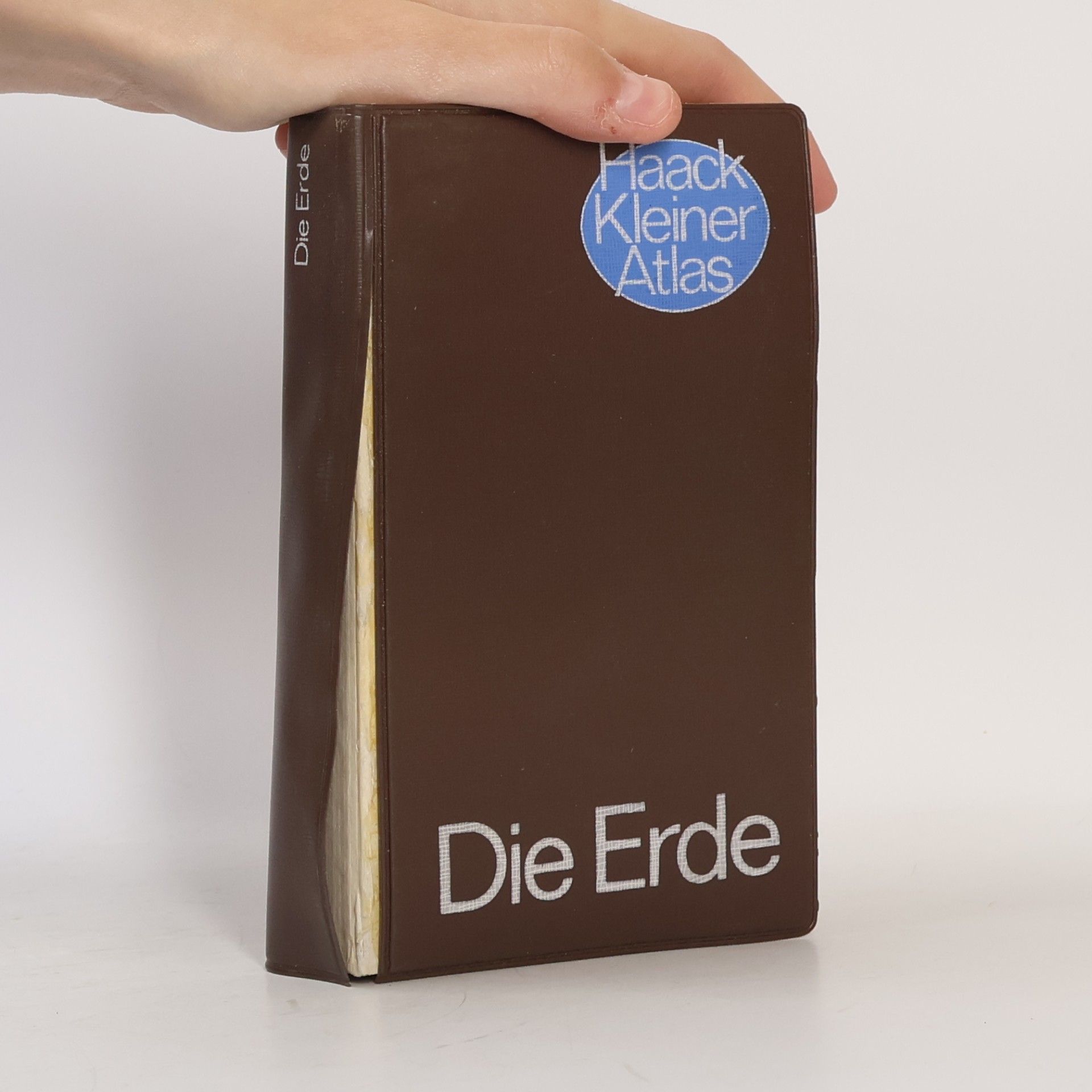 kolektiv Die Erde. Haack kleiner atlas
