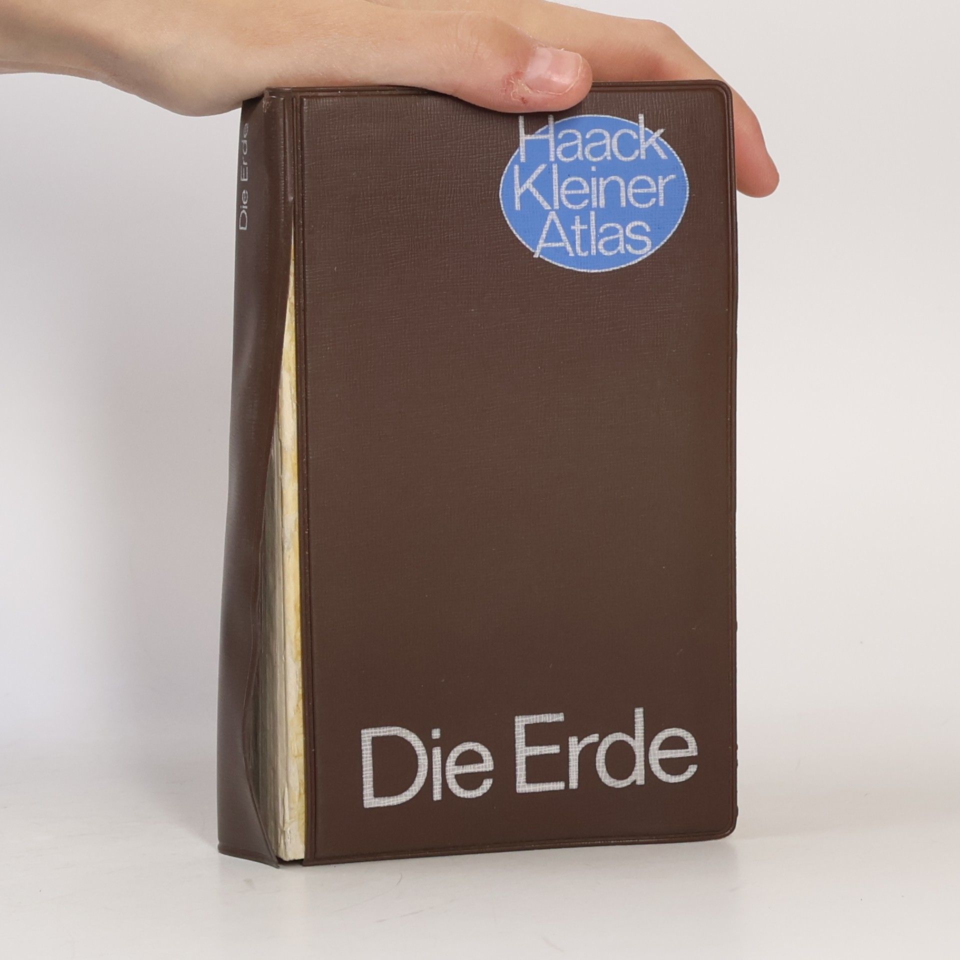 kolektiv Die Erde. Haack kleiner atlas