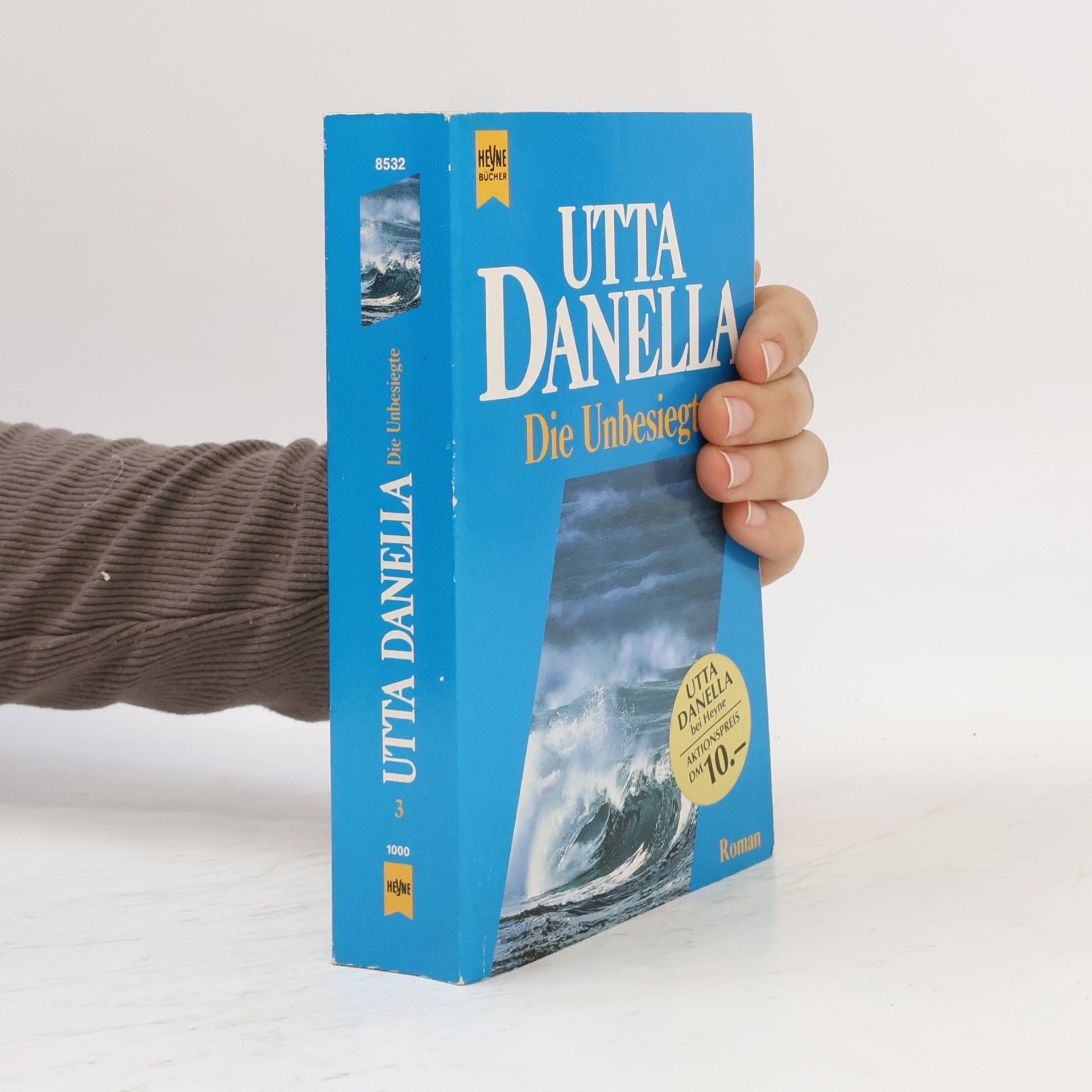 Utta Danella Die Unbesiegte. (5800 021). Roman.
