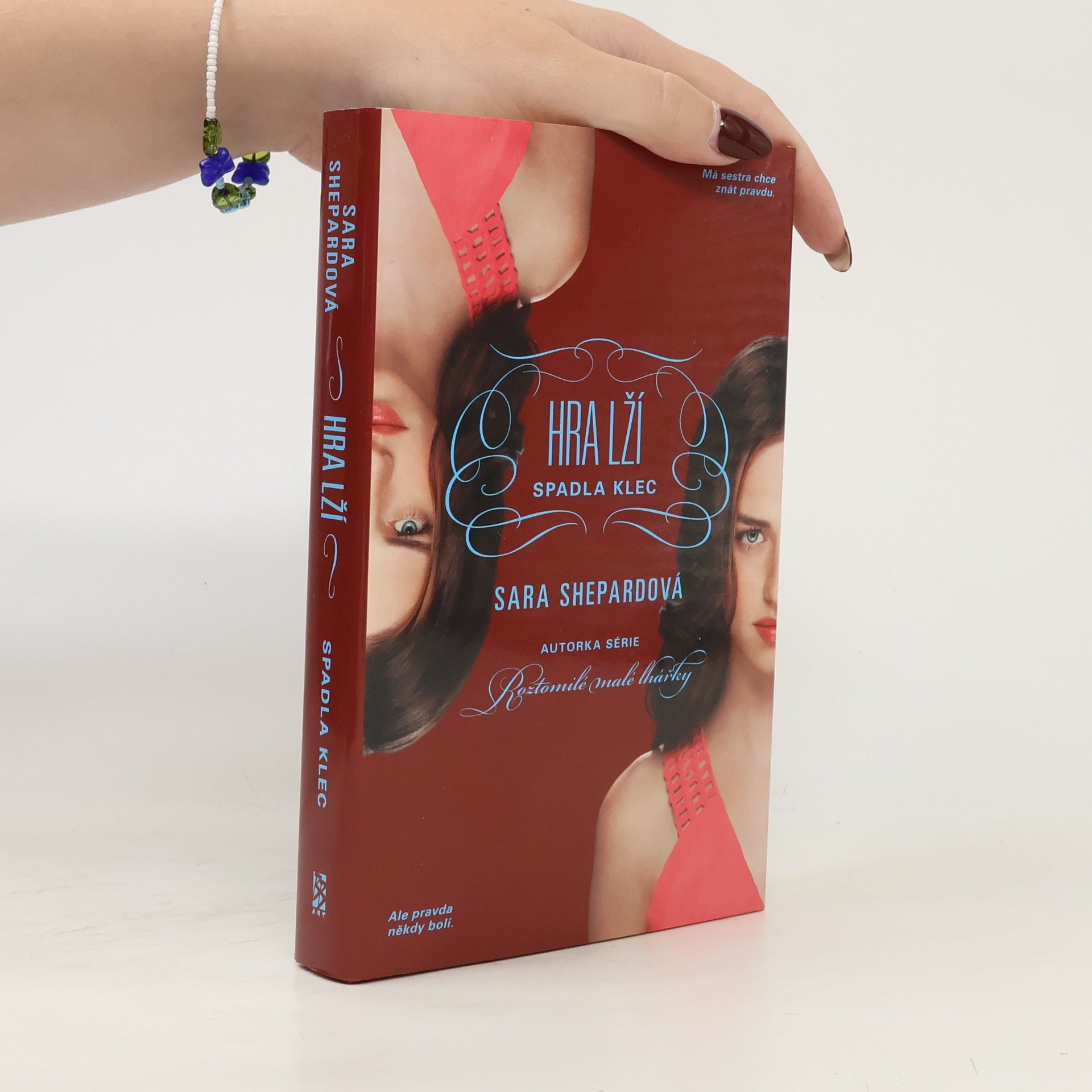 Sara Shepard Hra lží. Spadla klec