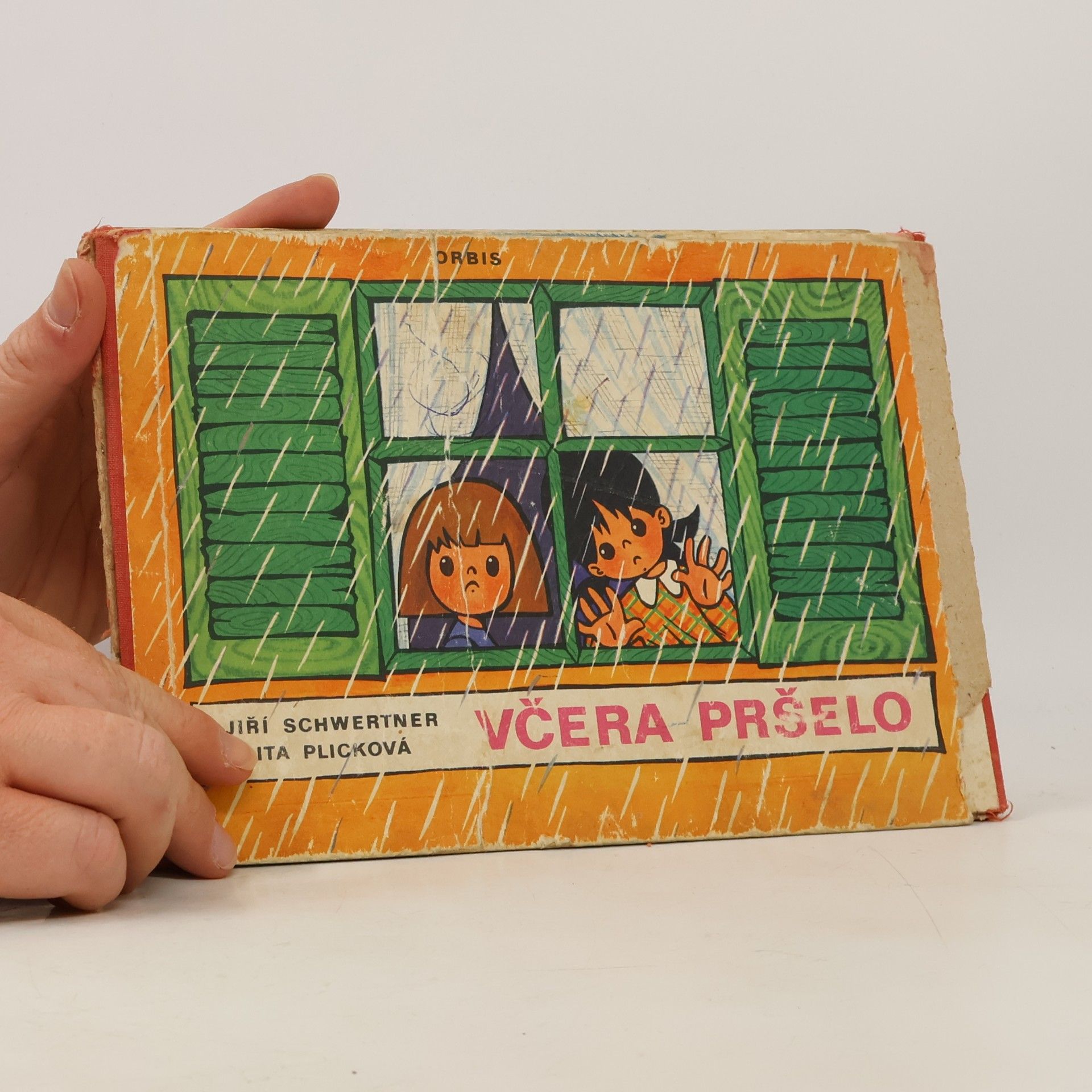 Včera pršelo