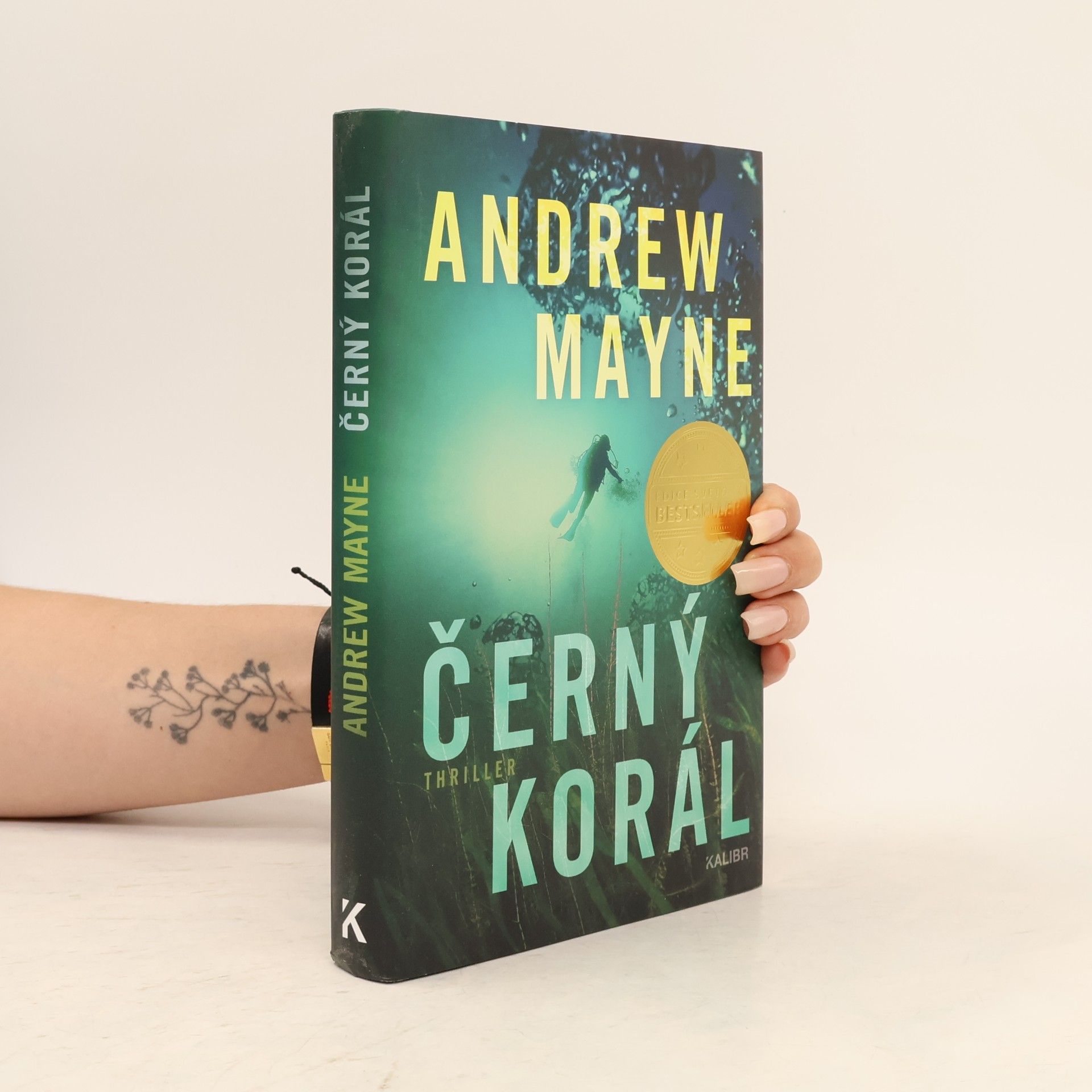 Andrew Mayne Černý korál