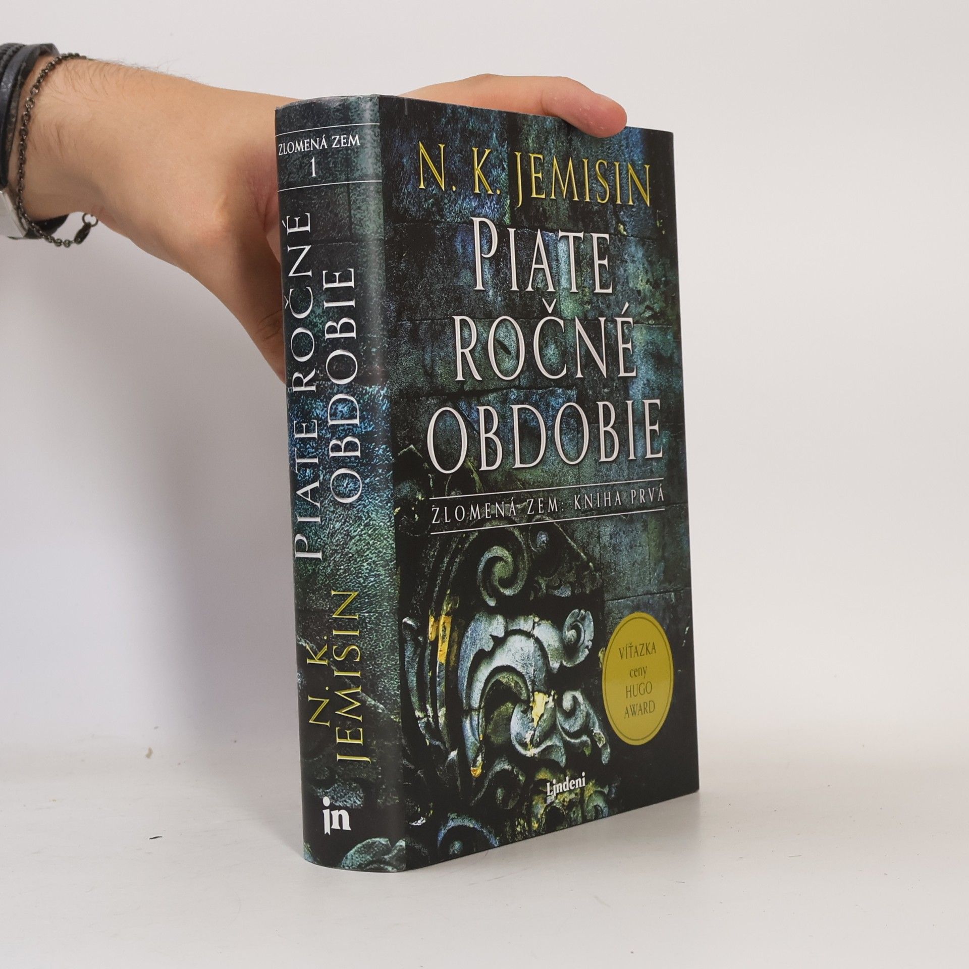 N. K. Jemisin Zlomená zem 1. Piate ročné obdobie