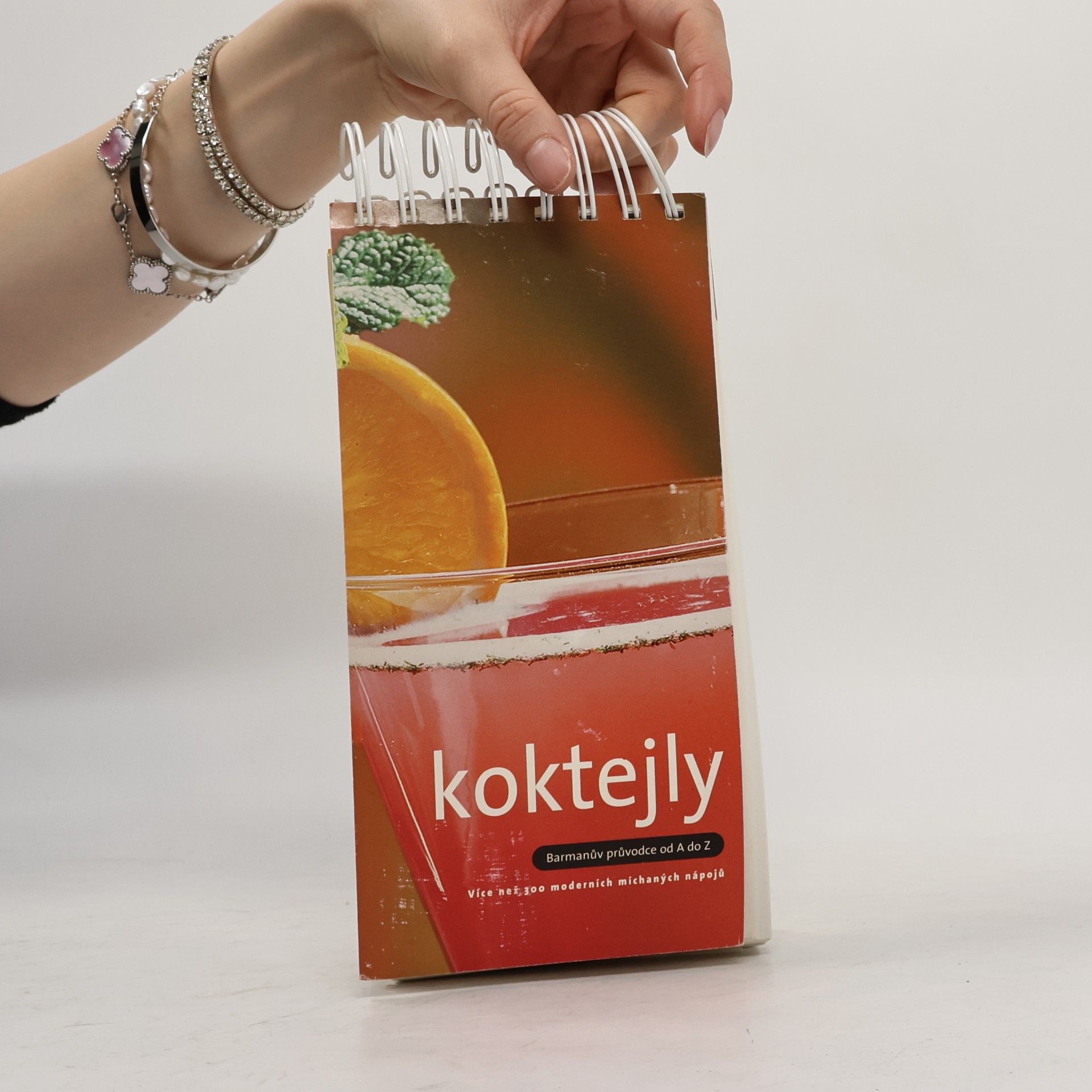 Various authors Koktejly. Barmanův průvodce od A do Z