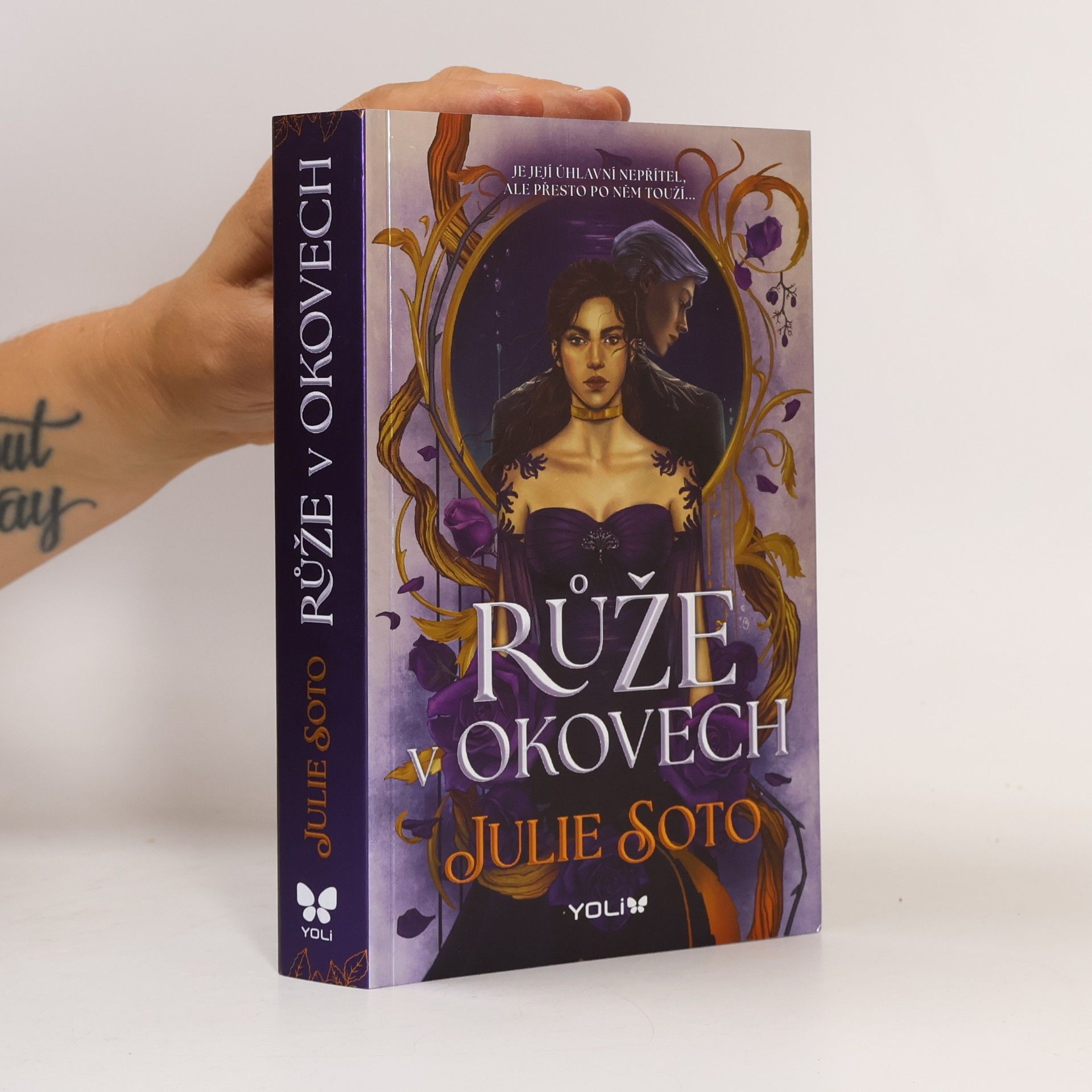 Julia Soto Růže v okovech