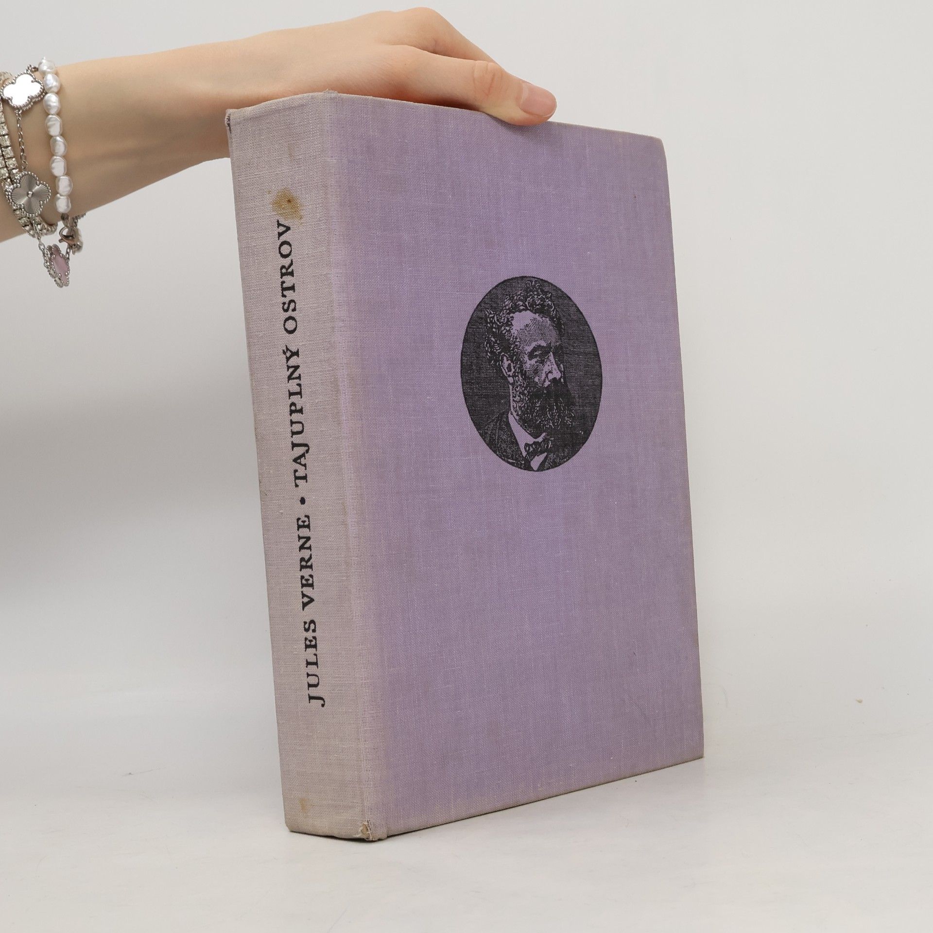 Jules Verne Tajuplný ostrov