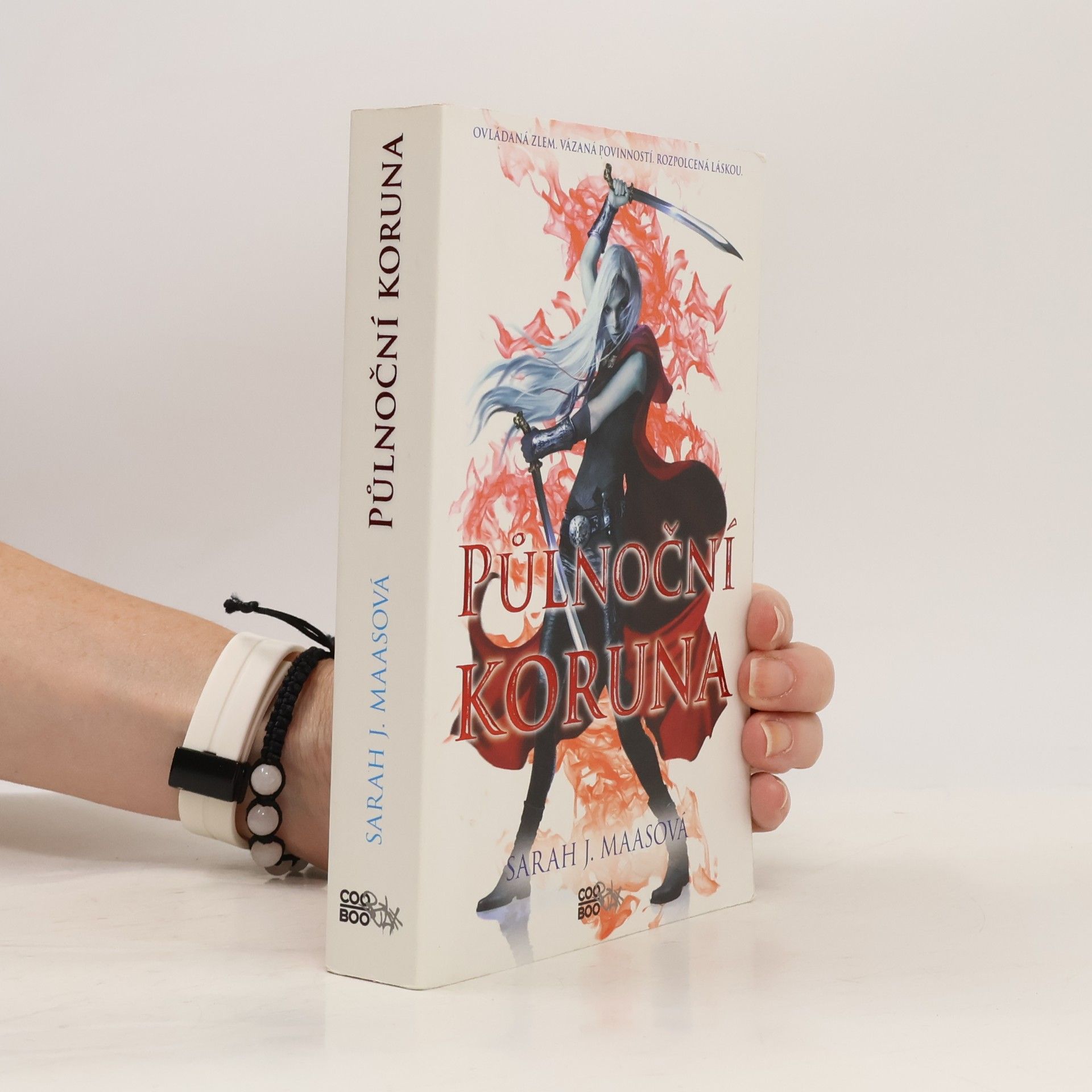Sarah J. Maas Půlnoční koruna