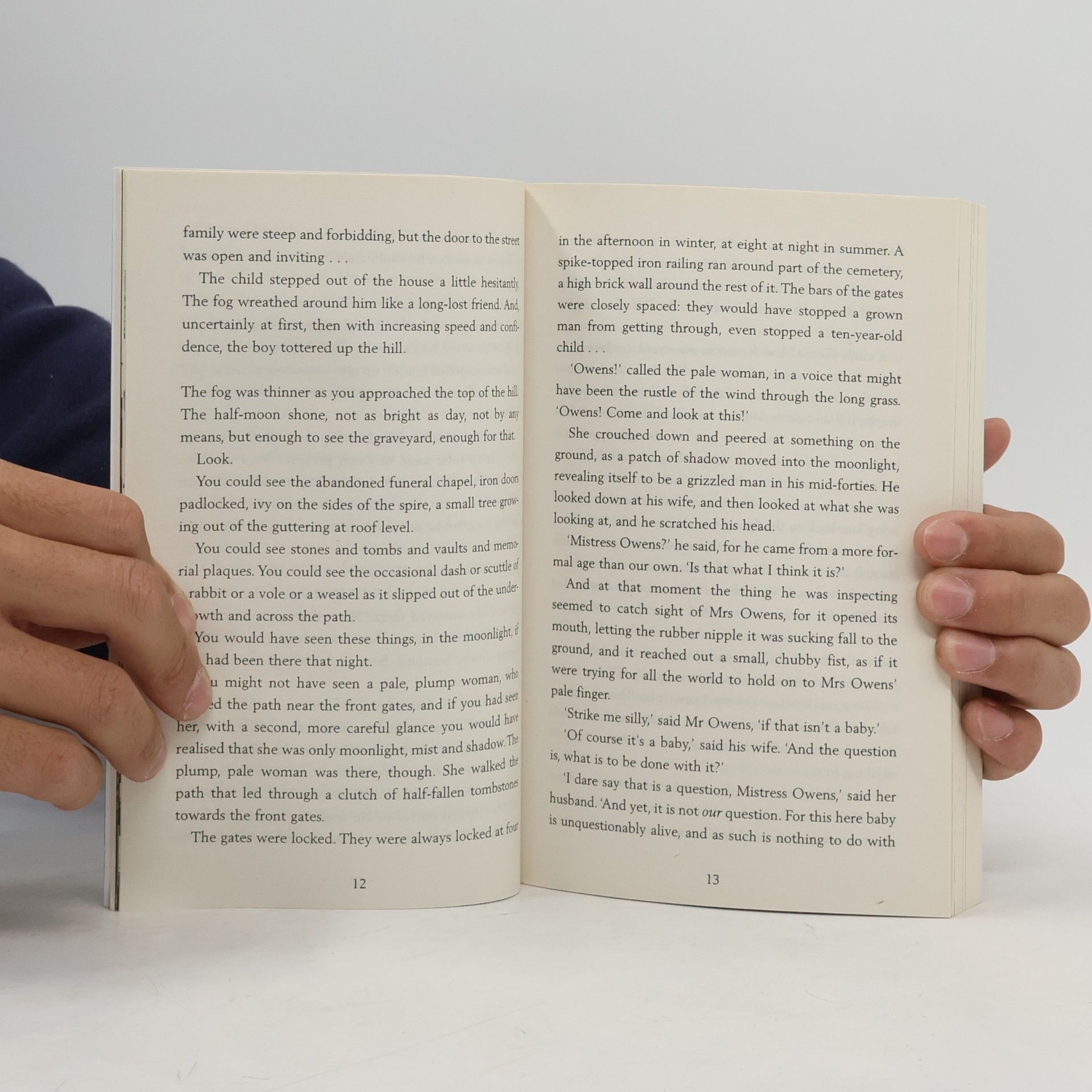 Neil Gaiman The Graveyard Book