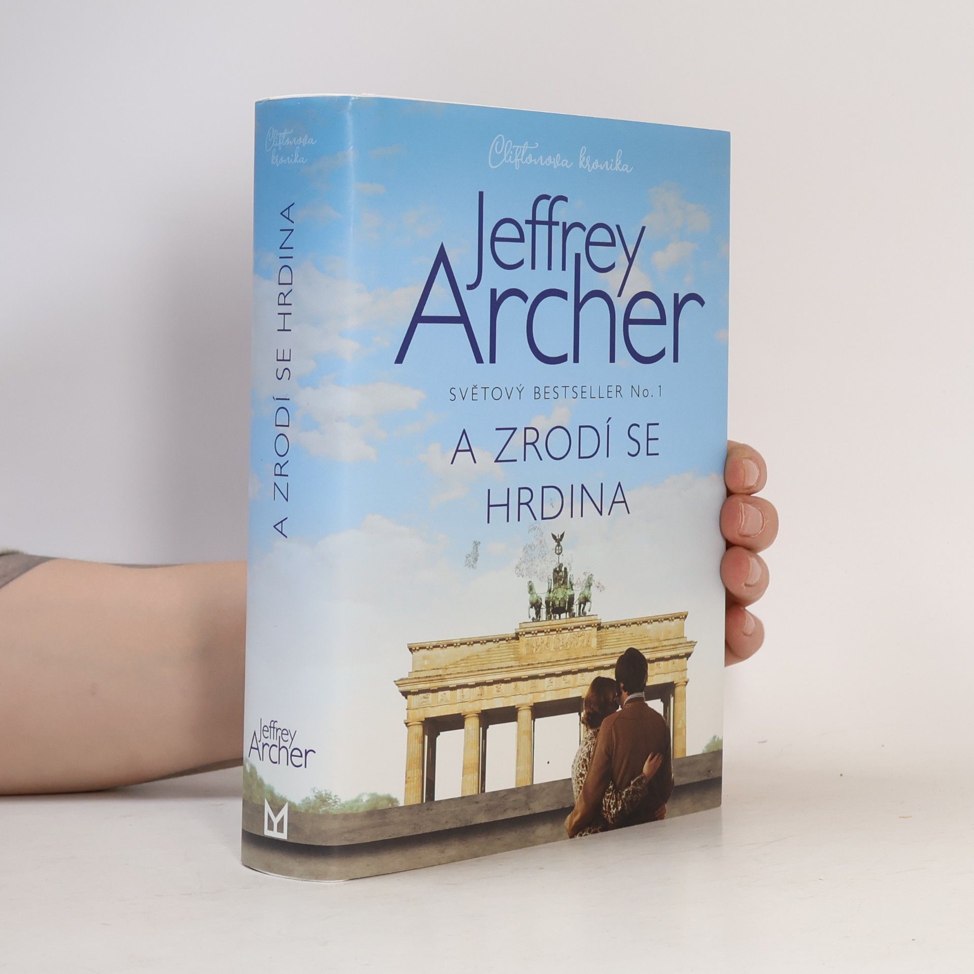 Jeffrey Archer Cliftonova kronika. A zrodí se hrdina