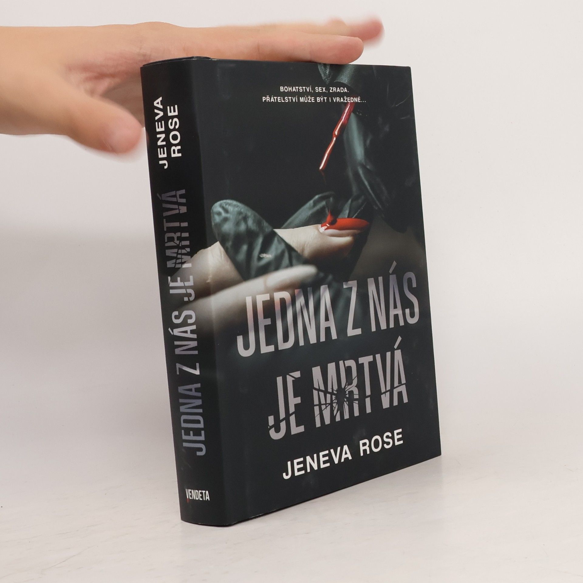 Jedna z nás je mrtvá