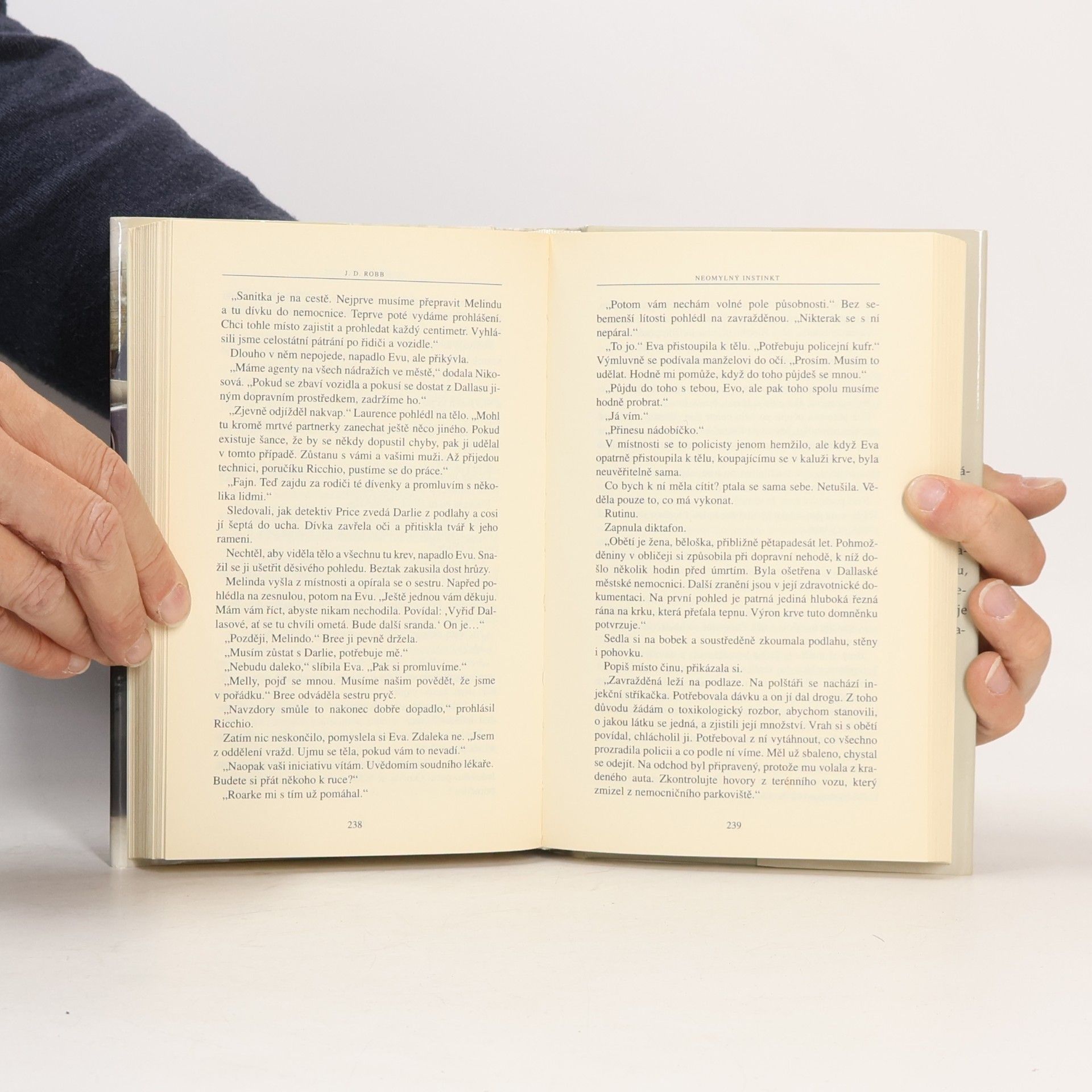 Nora Roberts Neomylný instinkt