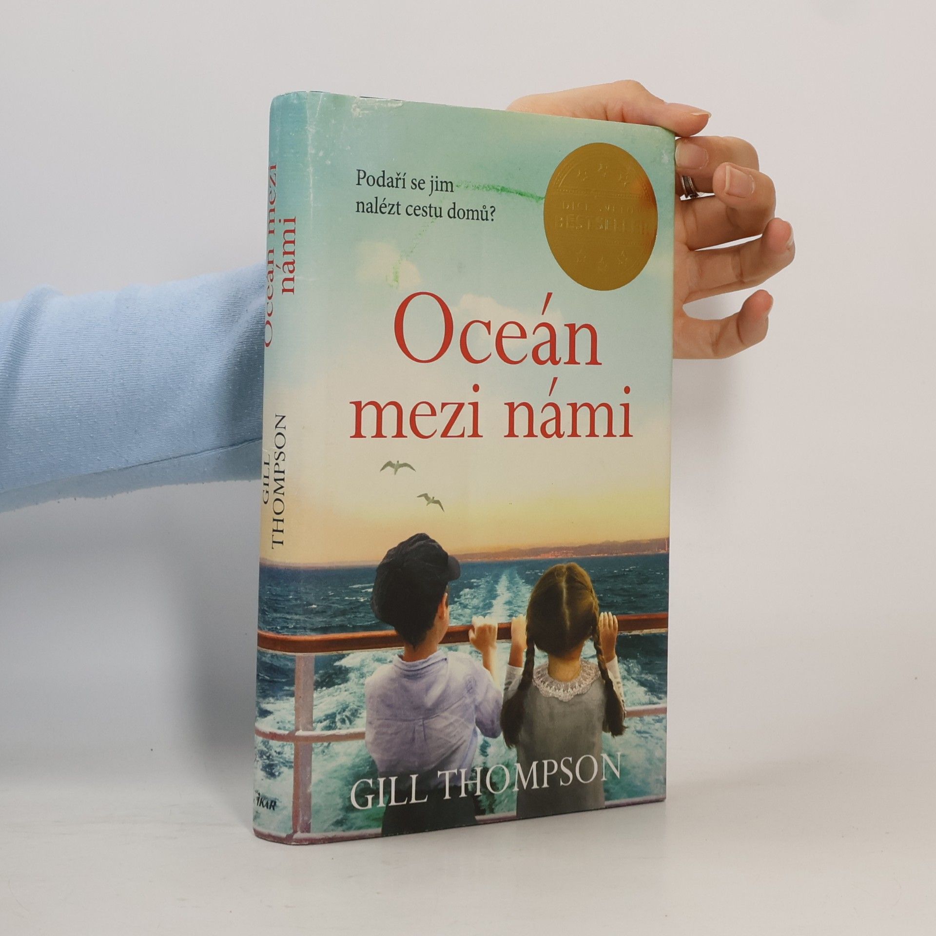 Gill Thompson Oceán mezi námi
