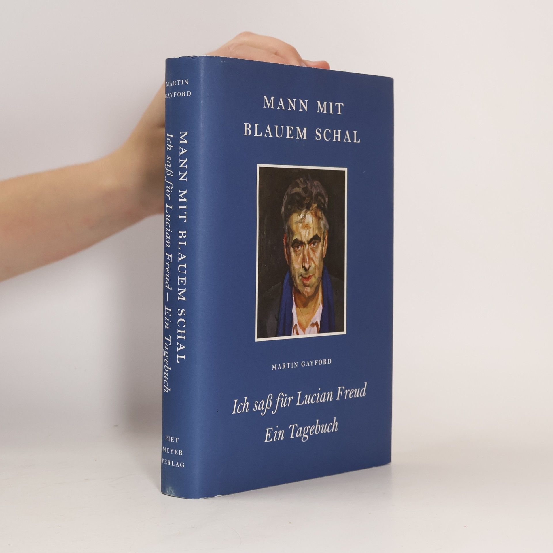 Martin Gayford Mann mit blauem Schal