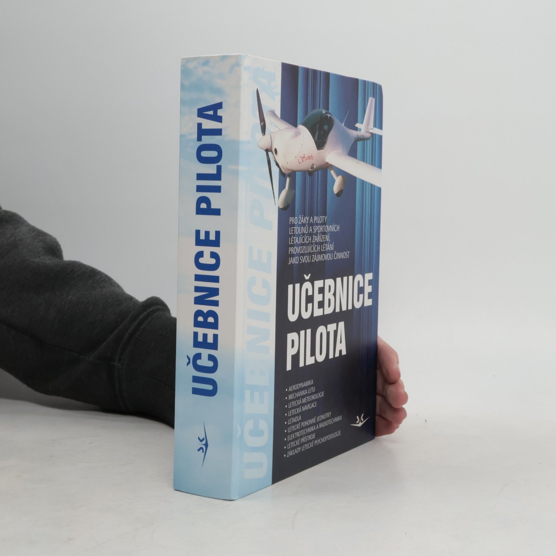 Ivan Harašta Učebnice pilota. Pro žáky a piloty všech druhů letounů a sportovních létajících zařízení, provozujících létání jako svou zájmovou činnost