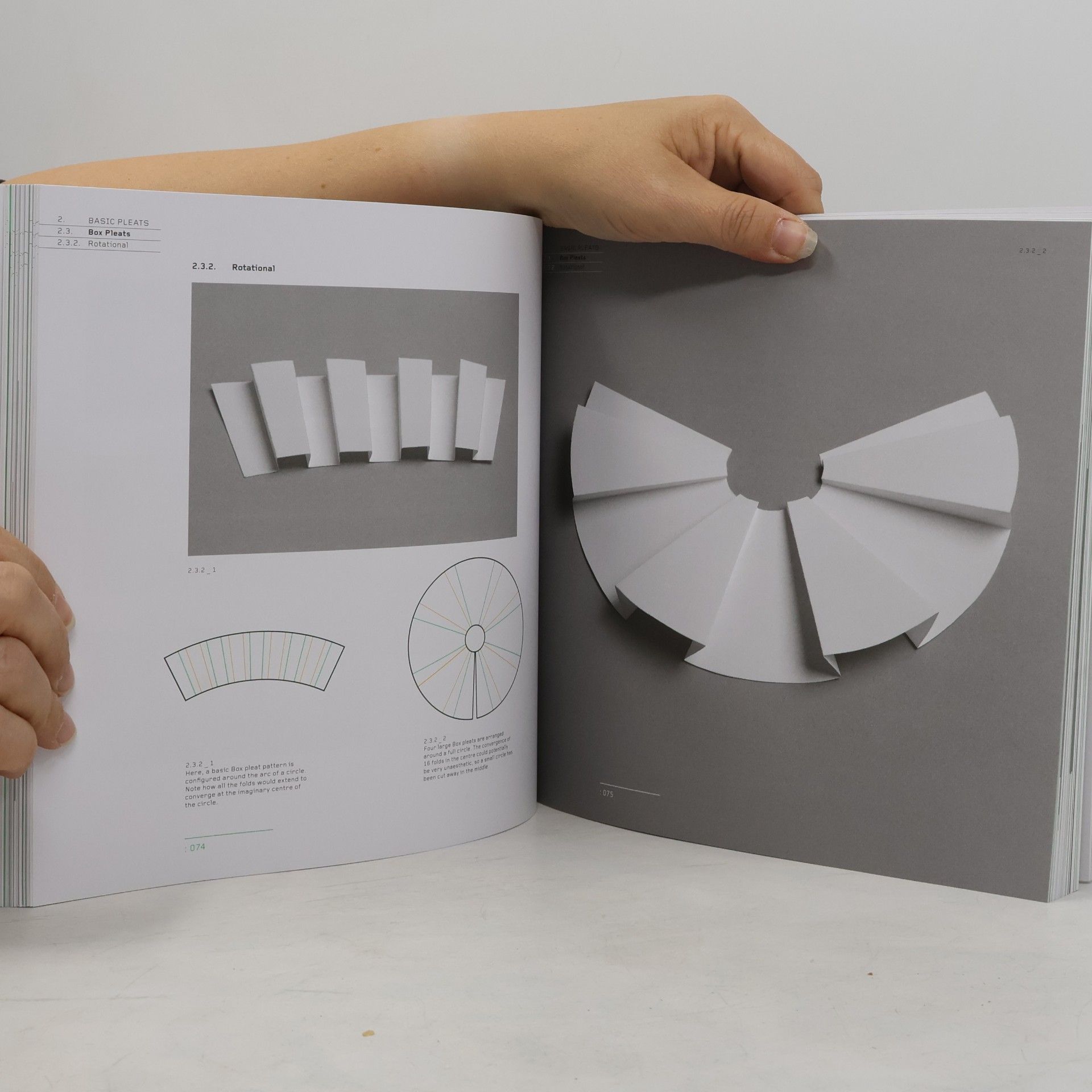 Paul Jackson Folding techniques for designers : from sheet to form