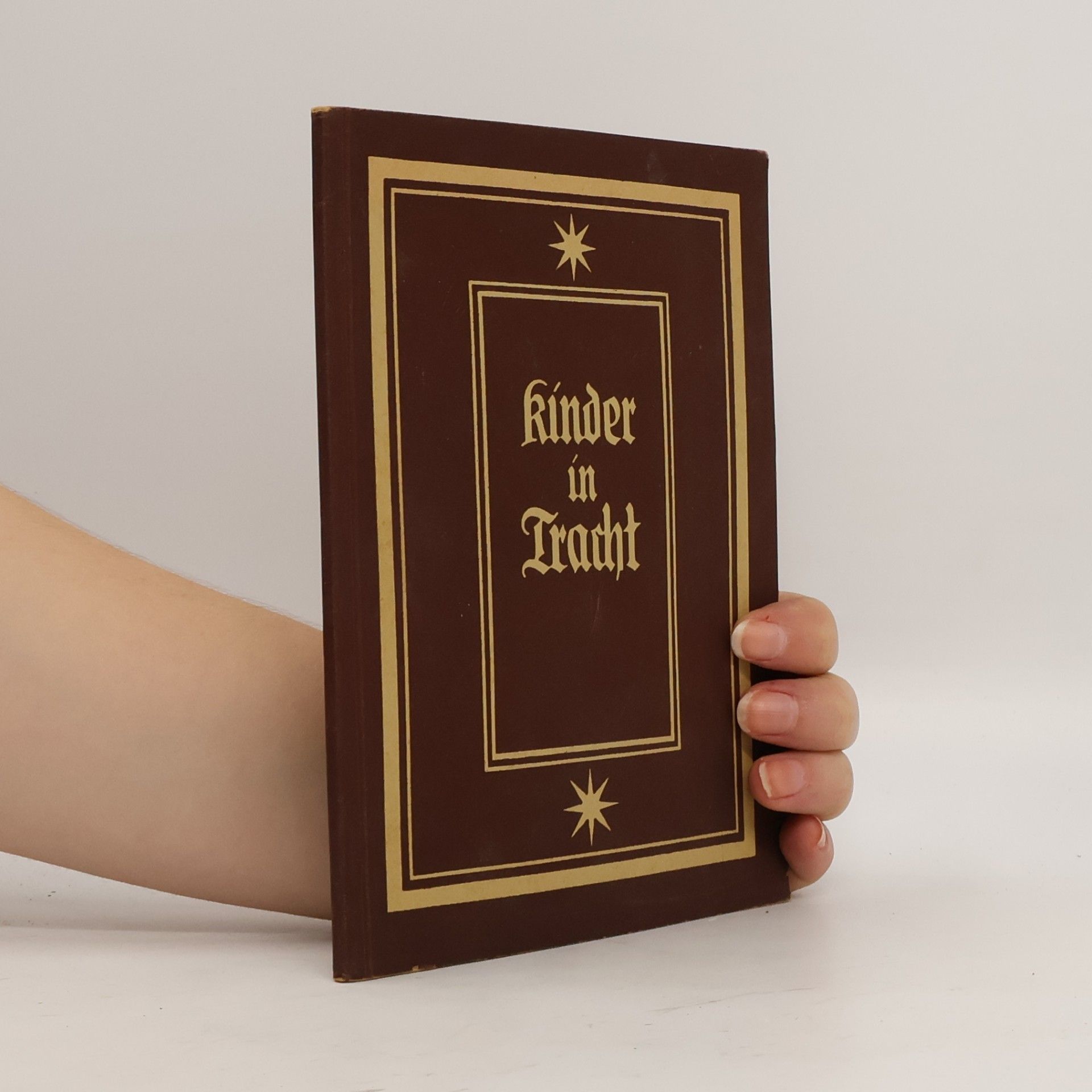 kolektiv Kinder in Tracht