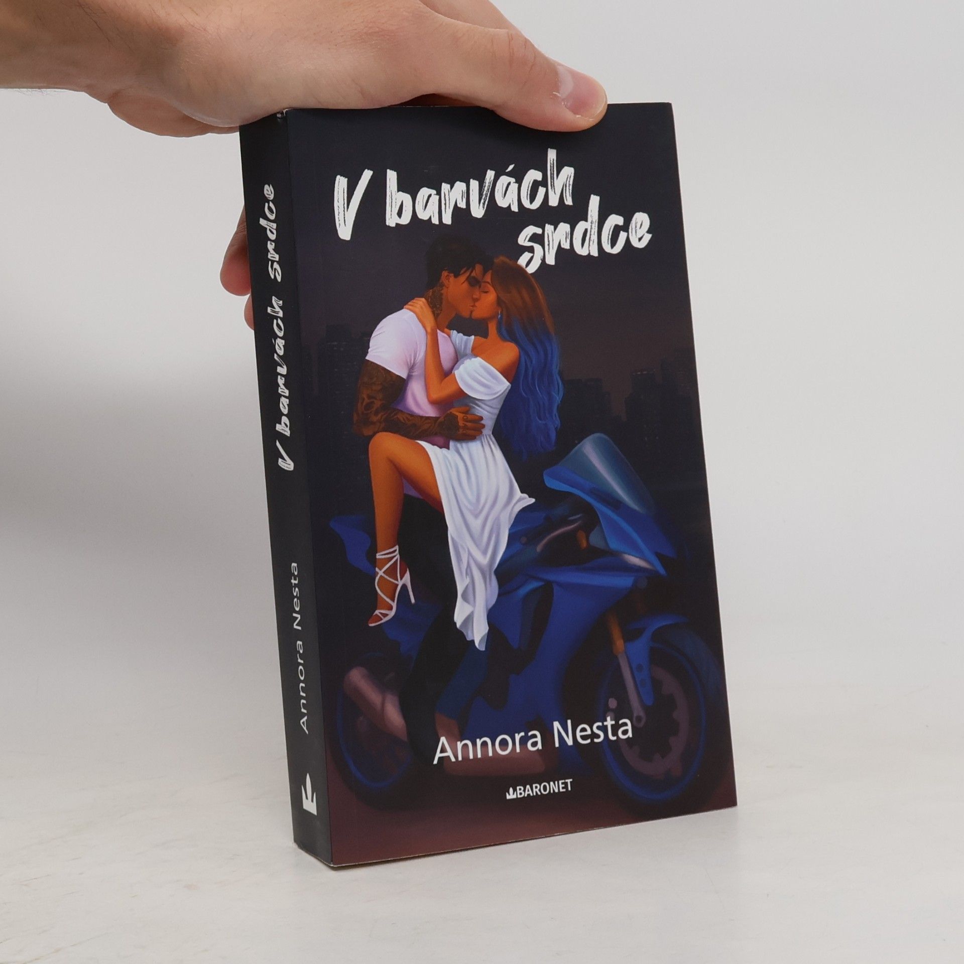 Annora Nesta Zlomeni. 1, V barvách srdce