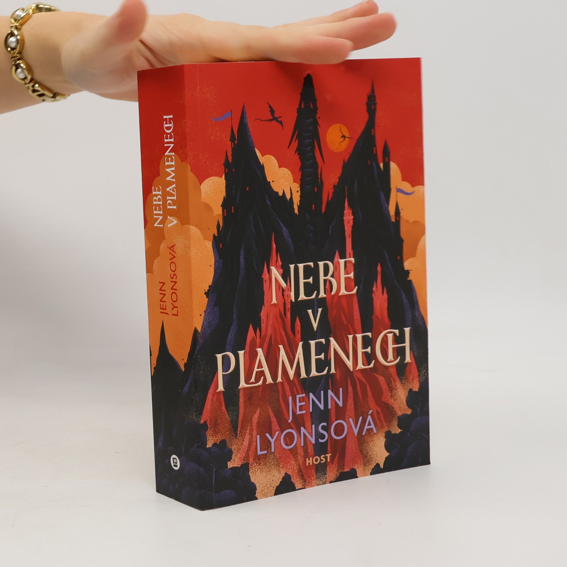 Jenn Lyons Nebe v plamenech