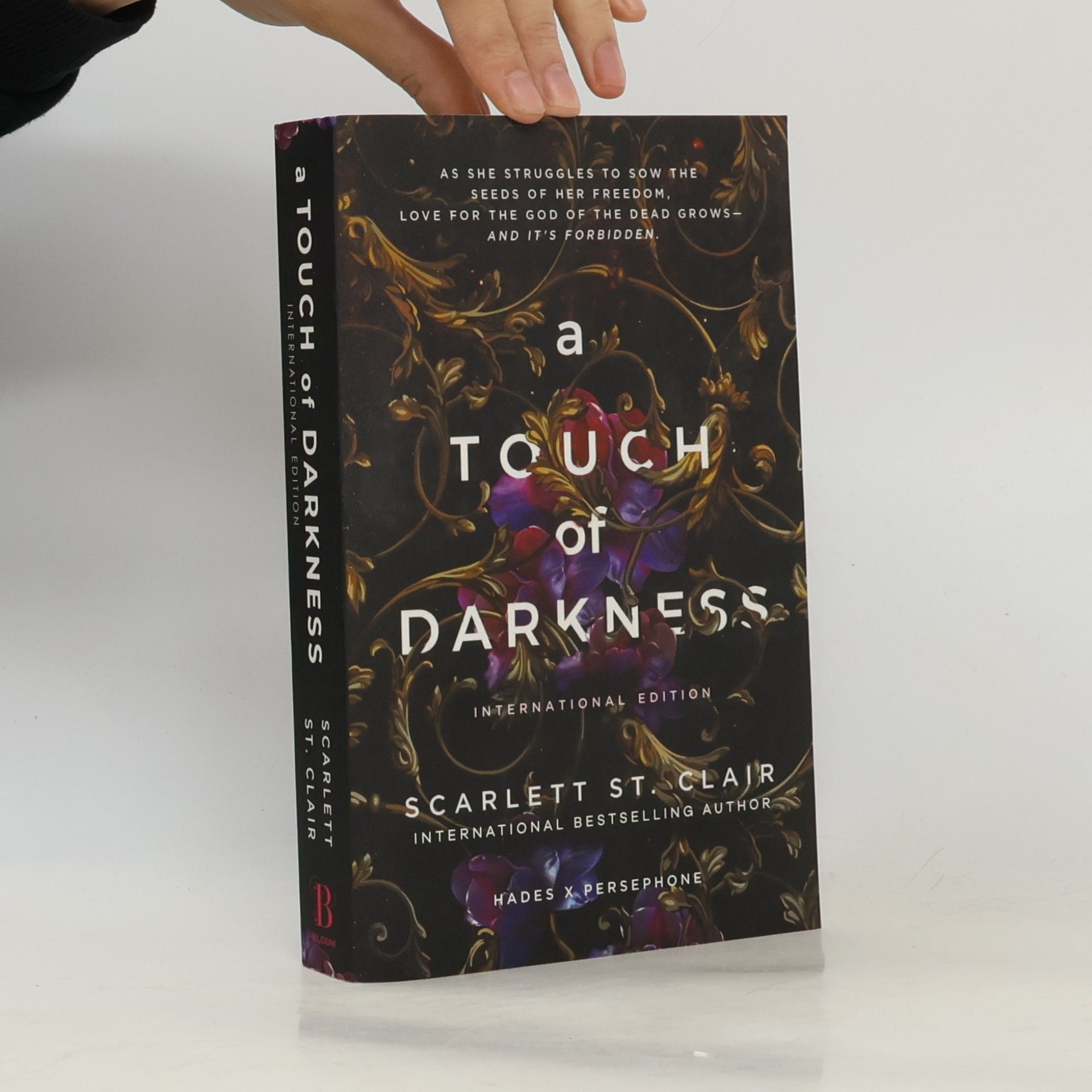 Scarlett St. Clair A Touch of Darkness