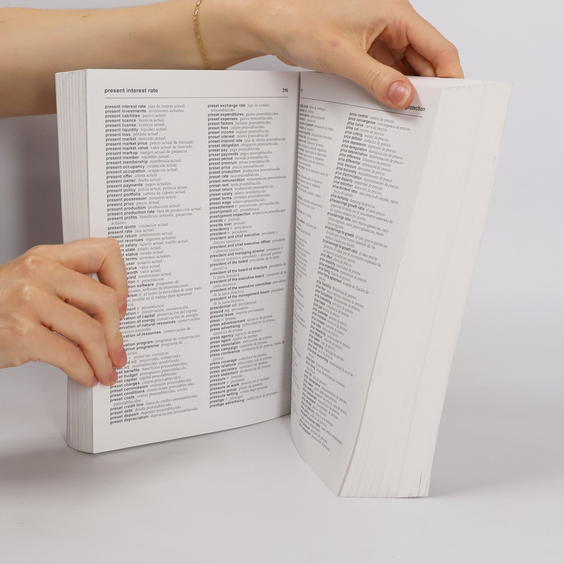 Steven M. Kaplan Webster's New World English-Spanish/Spanish-English Business Dictionary