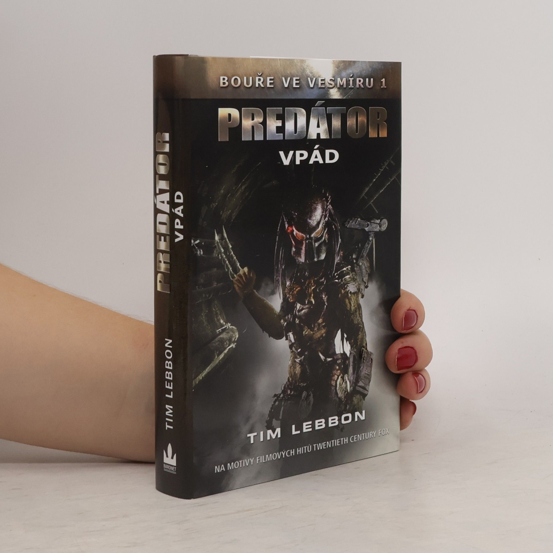 Tim Lebbon Bouře ve vesmíru. 1, Predátor - Vpád
