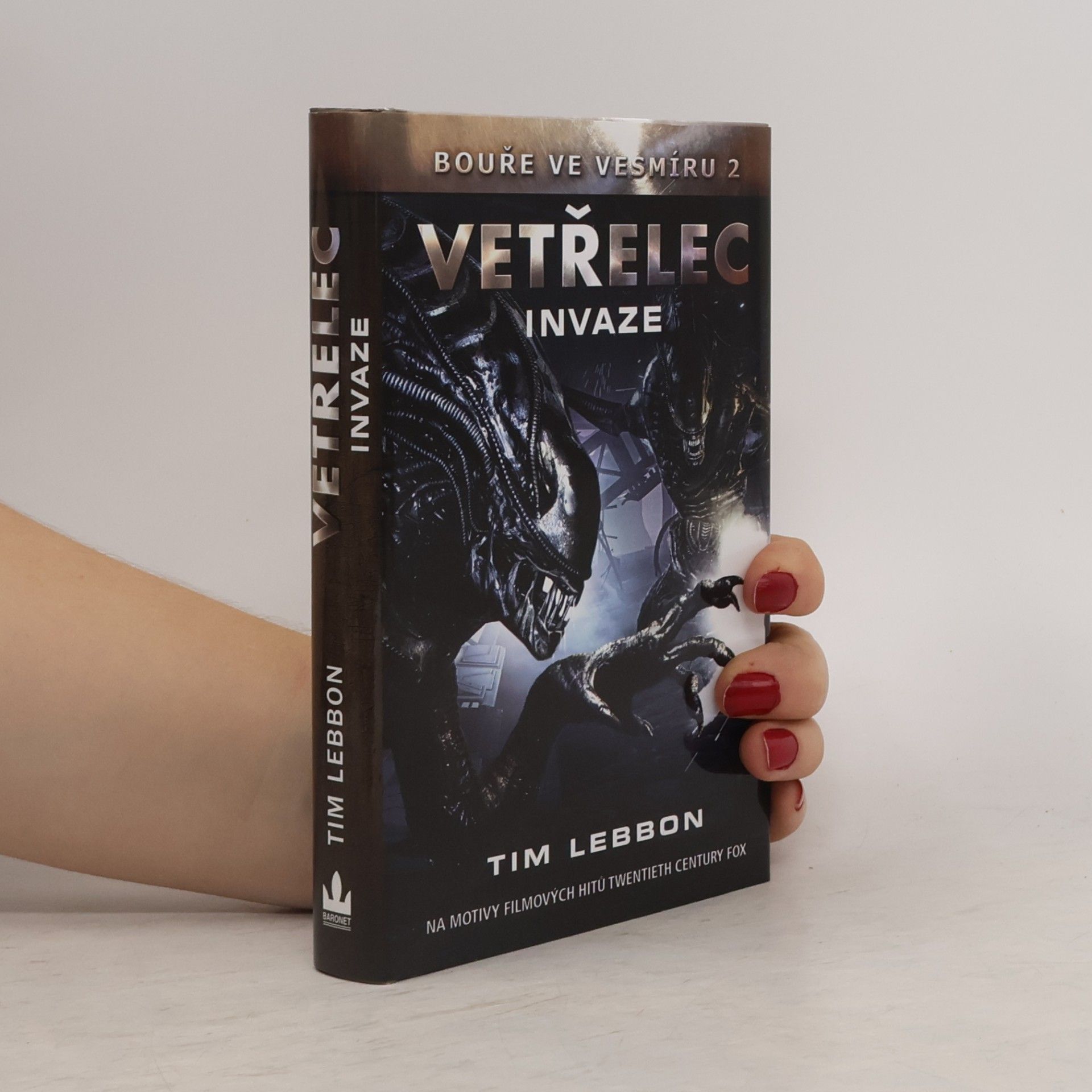 Bouře ve vesmíru 2, Vetřelec - Invaze