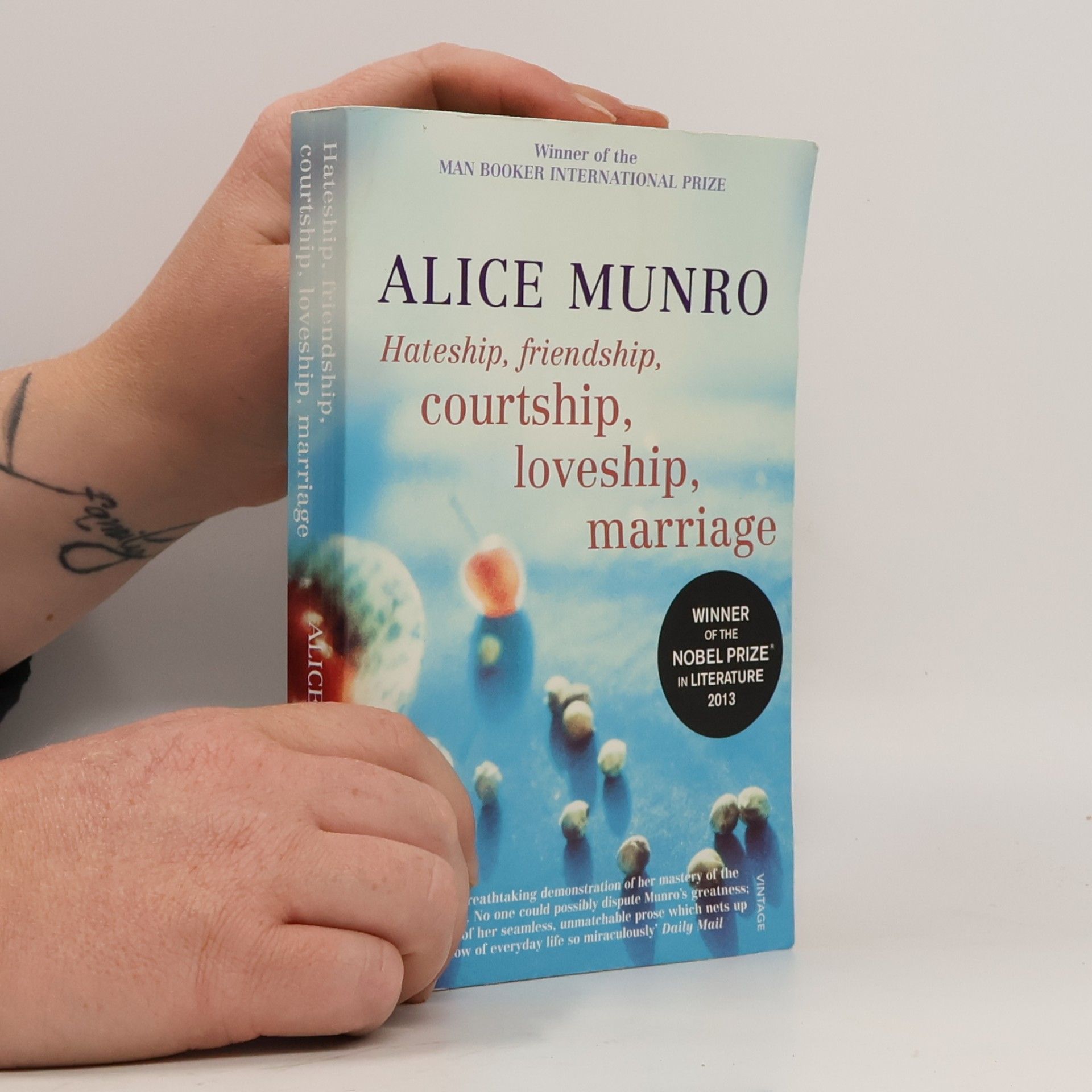 Alice Munro Hateship, friendship, courtship, loveship, marriage