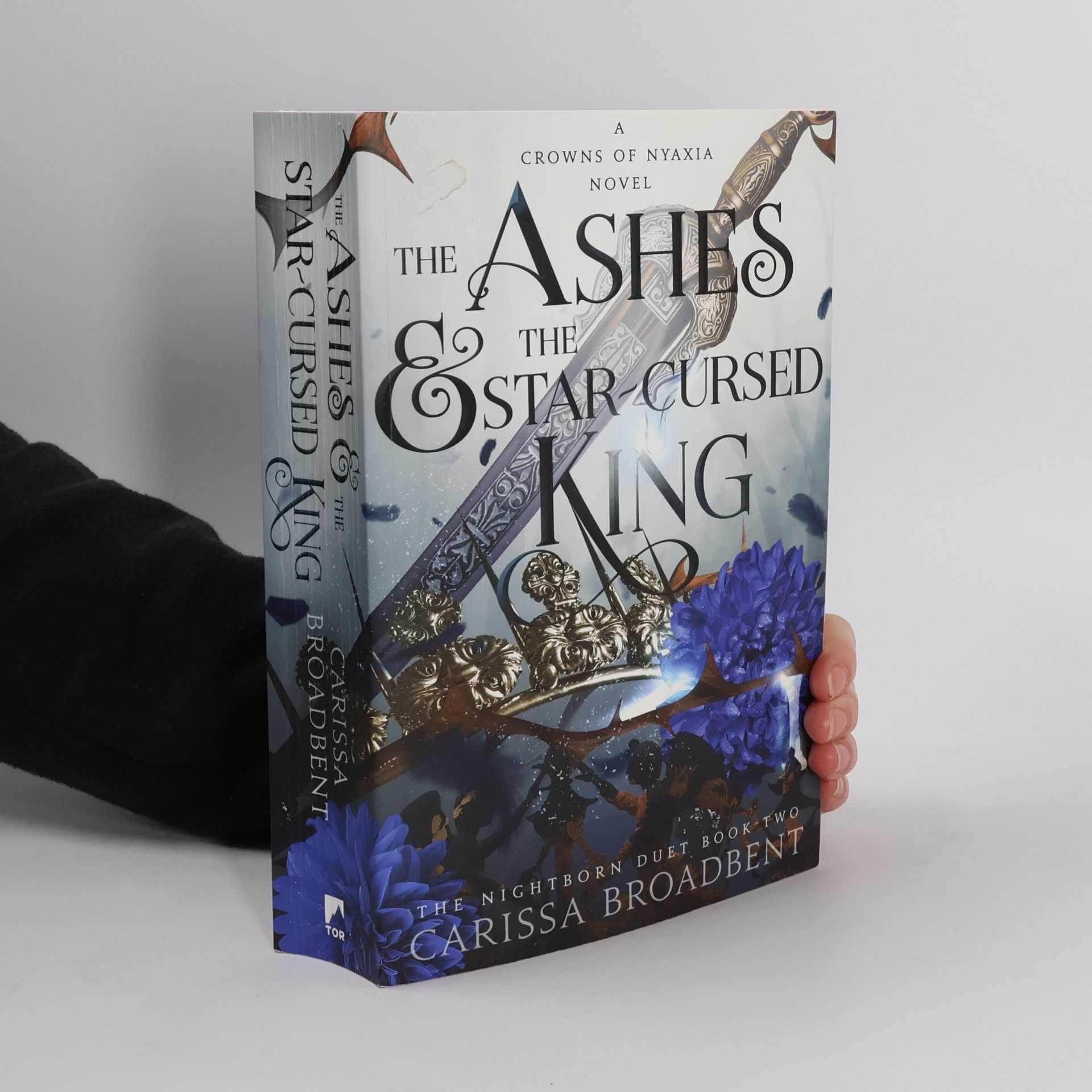 Carissa Broadbent Crowns of Nyaxia 2. The Ashes and the Star-Cursed King