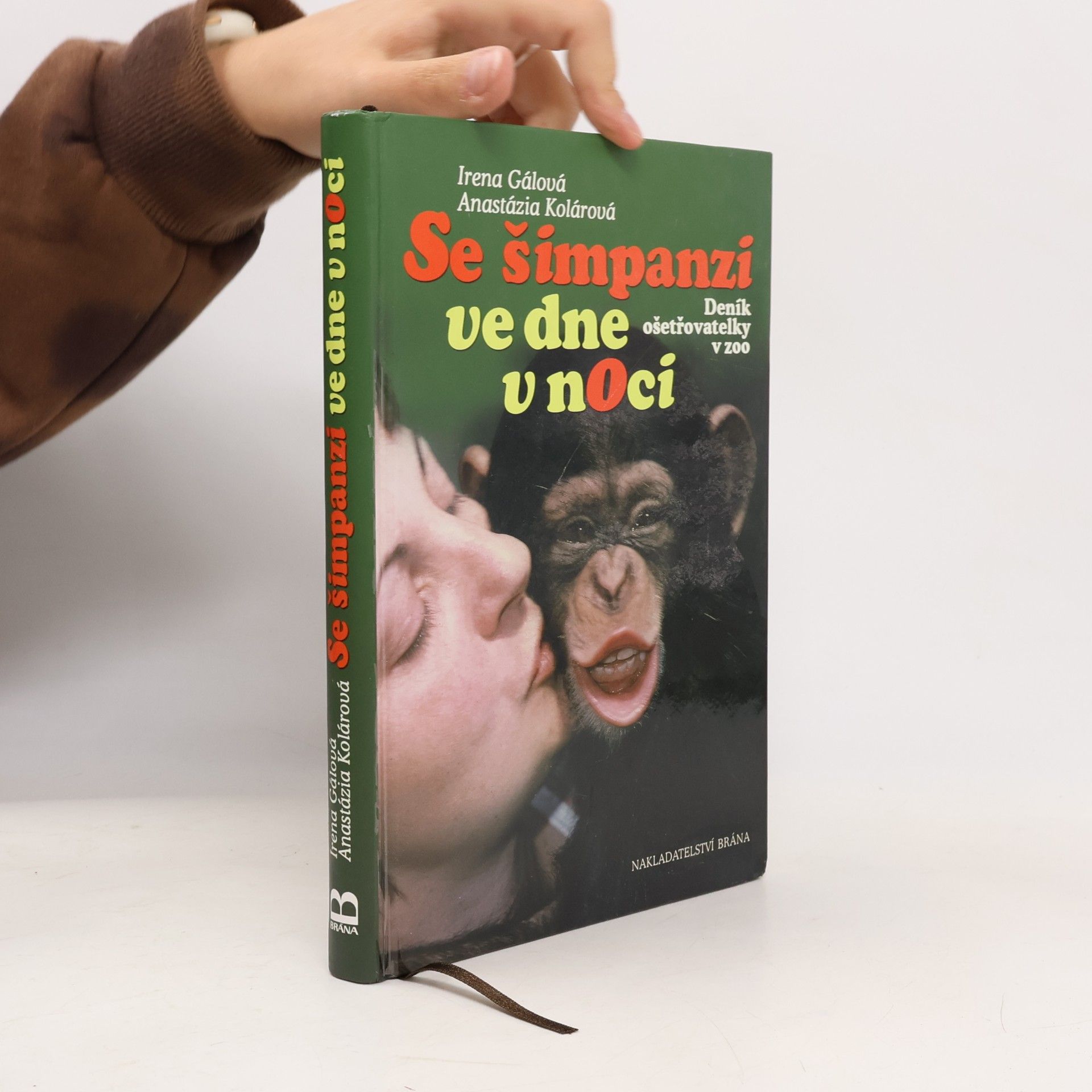 Anastázia Kolárová Se šimpanzi ve dne v noci - deník ošetřovatelky v zoo
