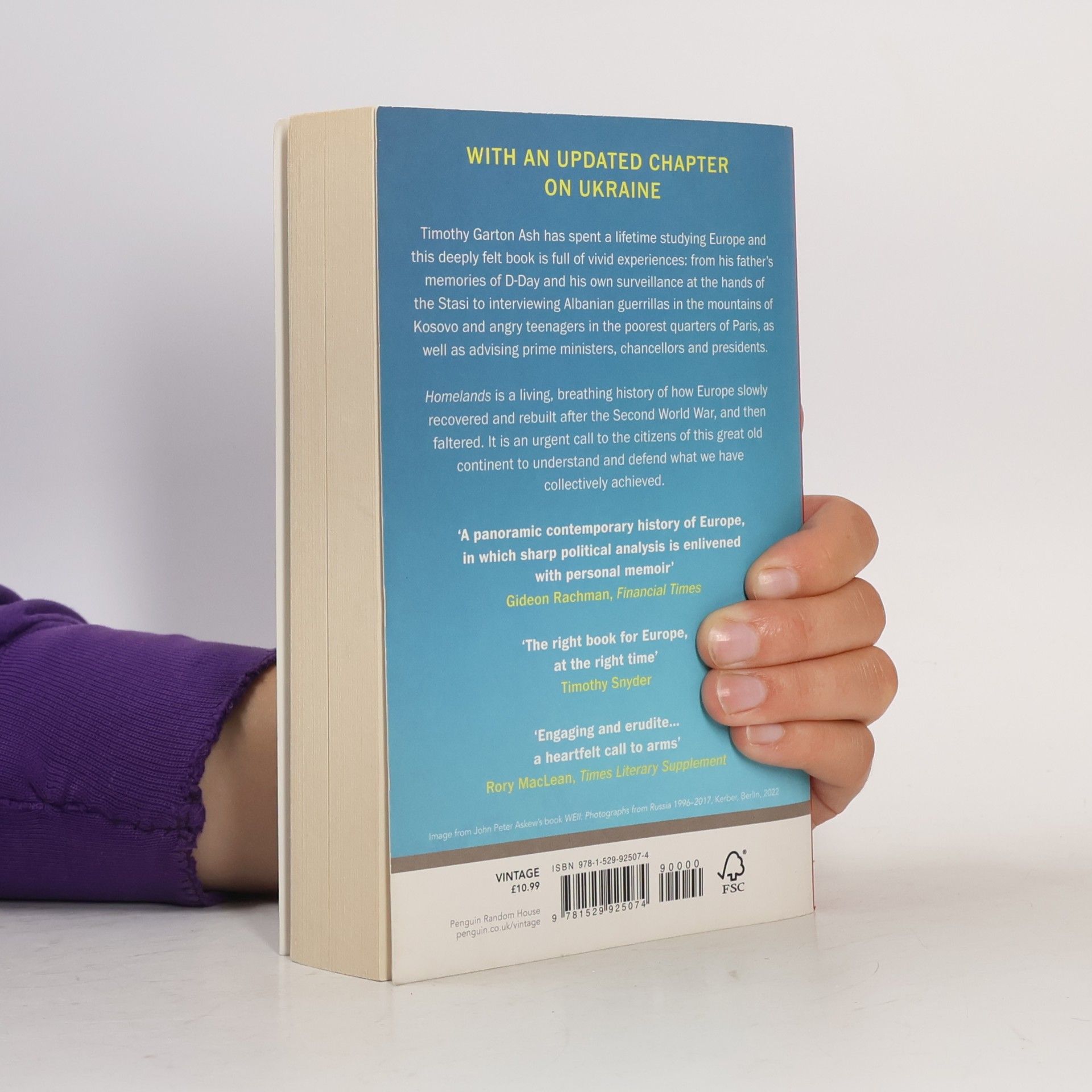 Timothy Garton Ash Homelands: A Personal History of Europe - Updated with a New Chapter