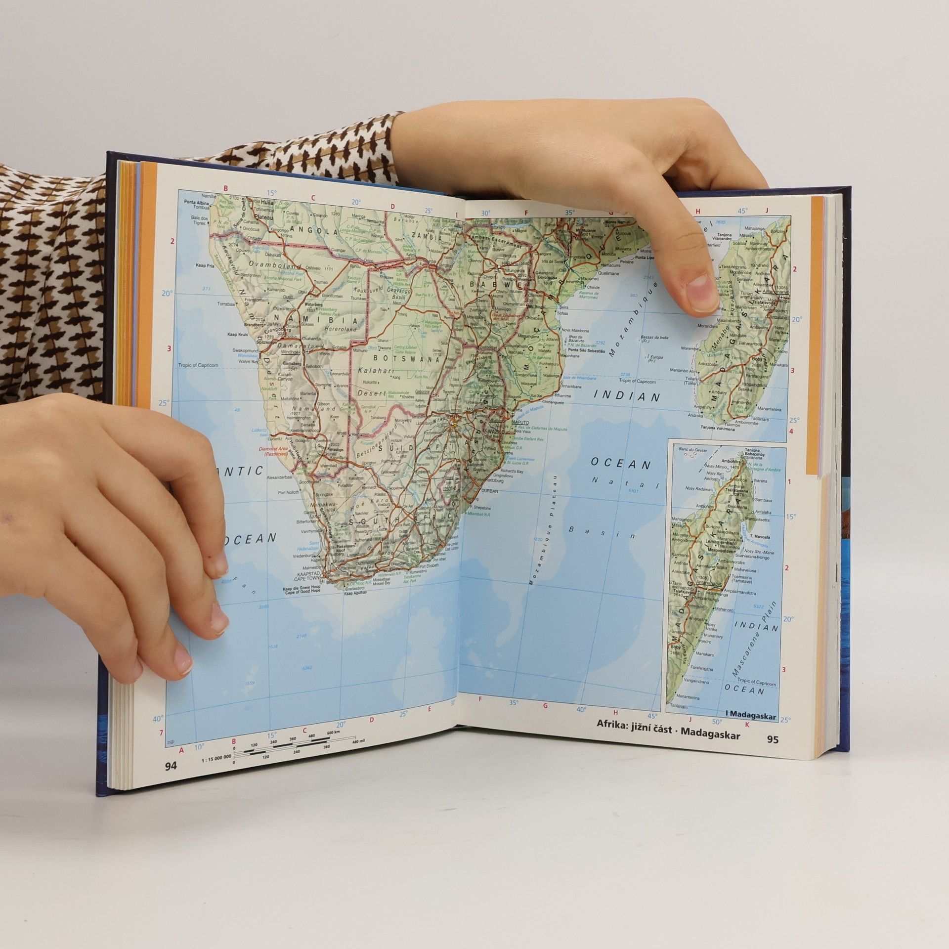 Kolektiv autorů Kapesní atlas světa. S lexikonem států