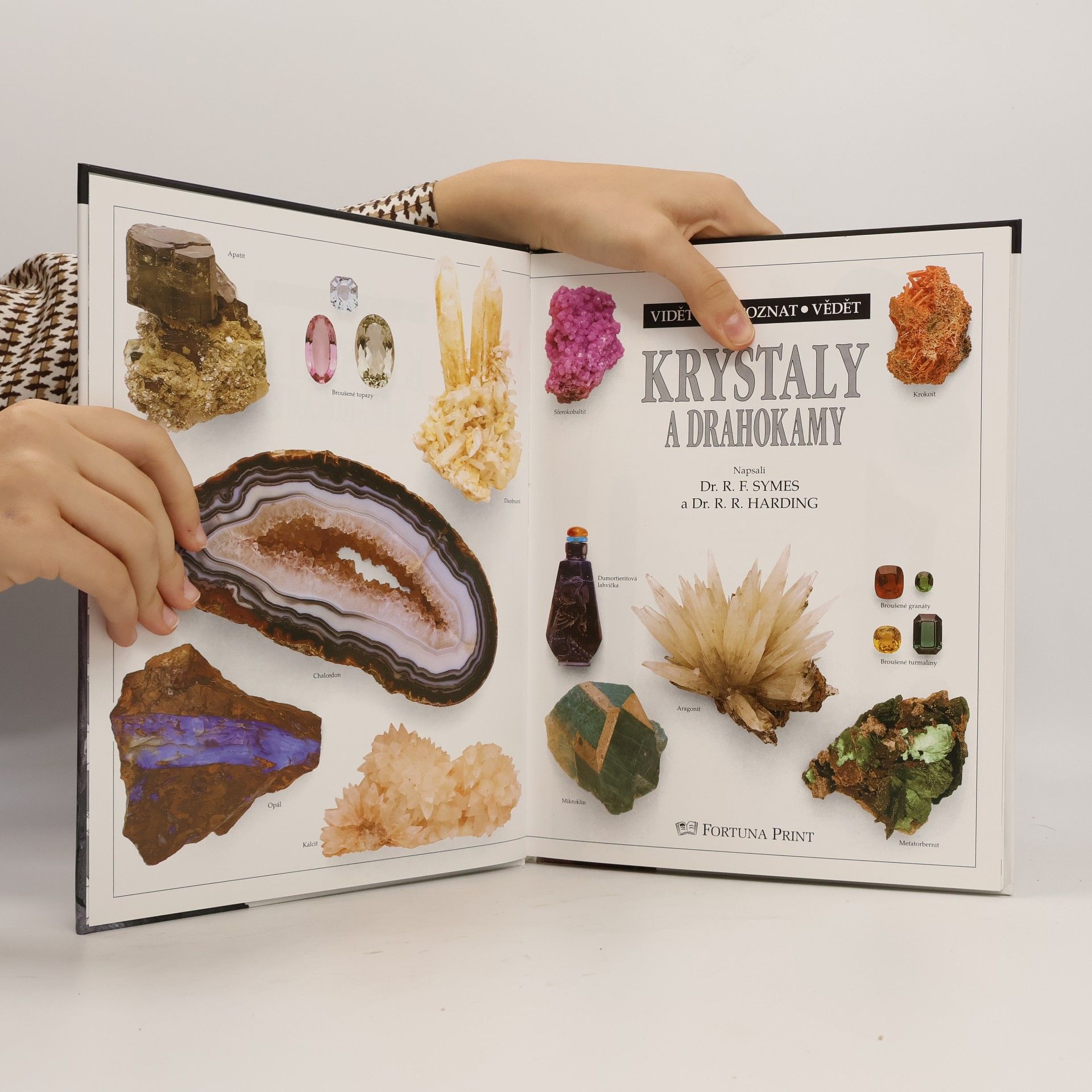 Robert F. Symes Krystaly a drahokamy