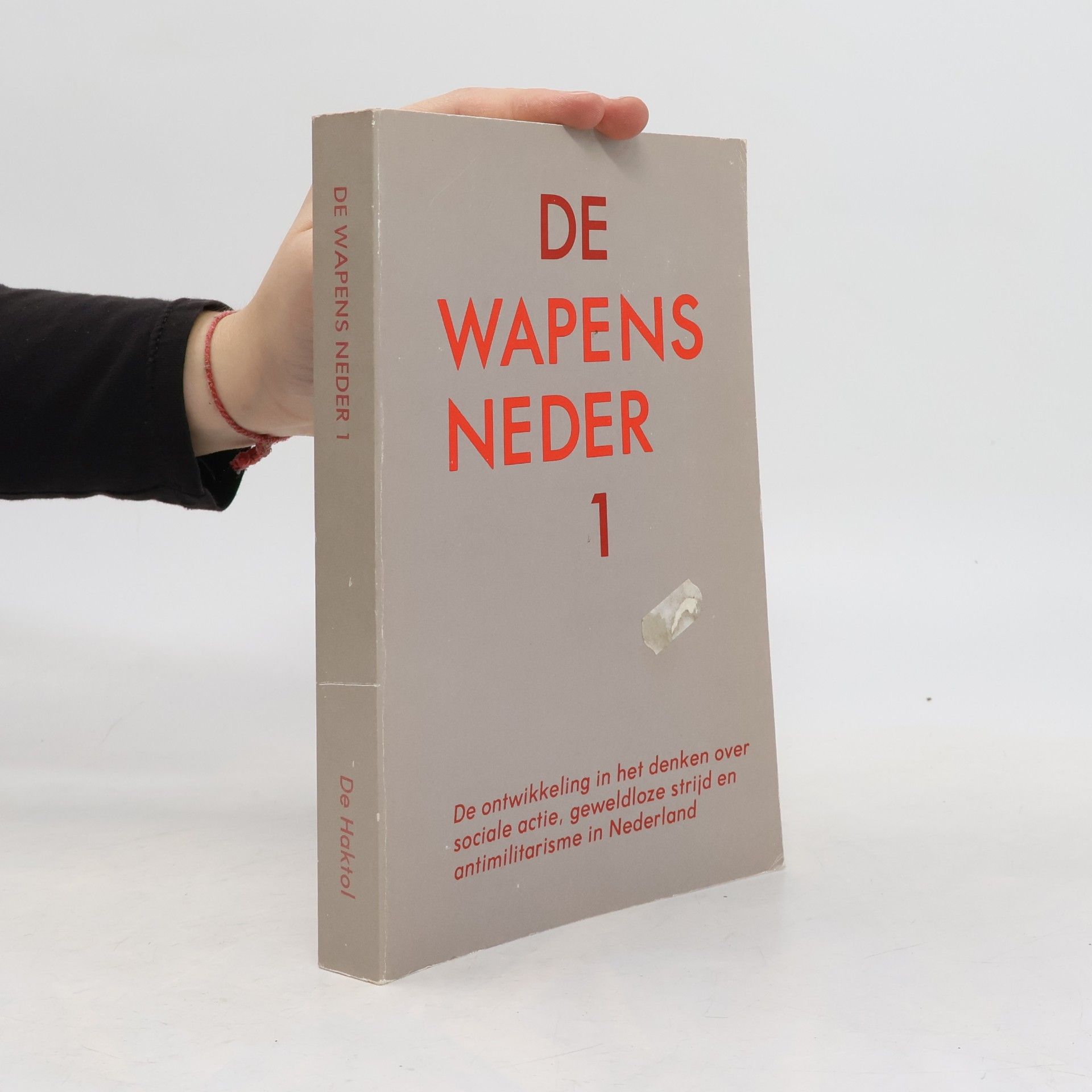 De wapens neder