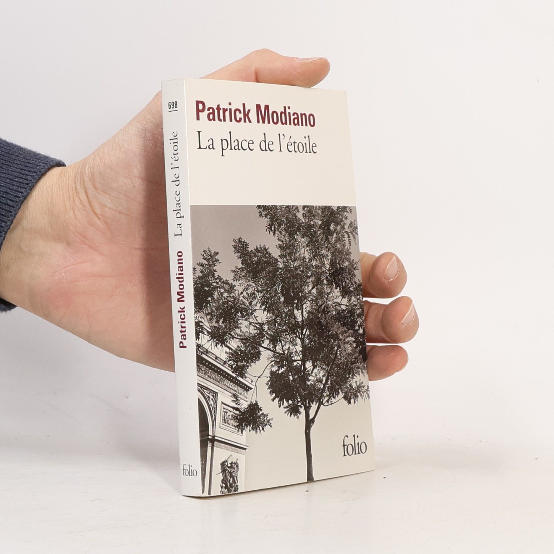 Patrick Modiano Place de l'etoile