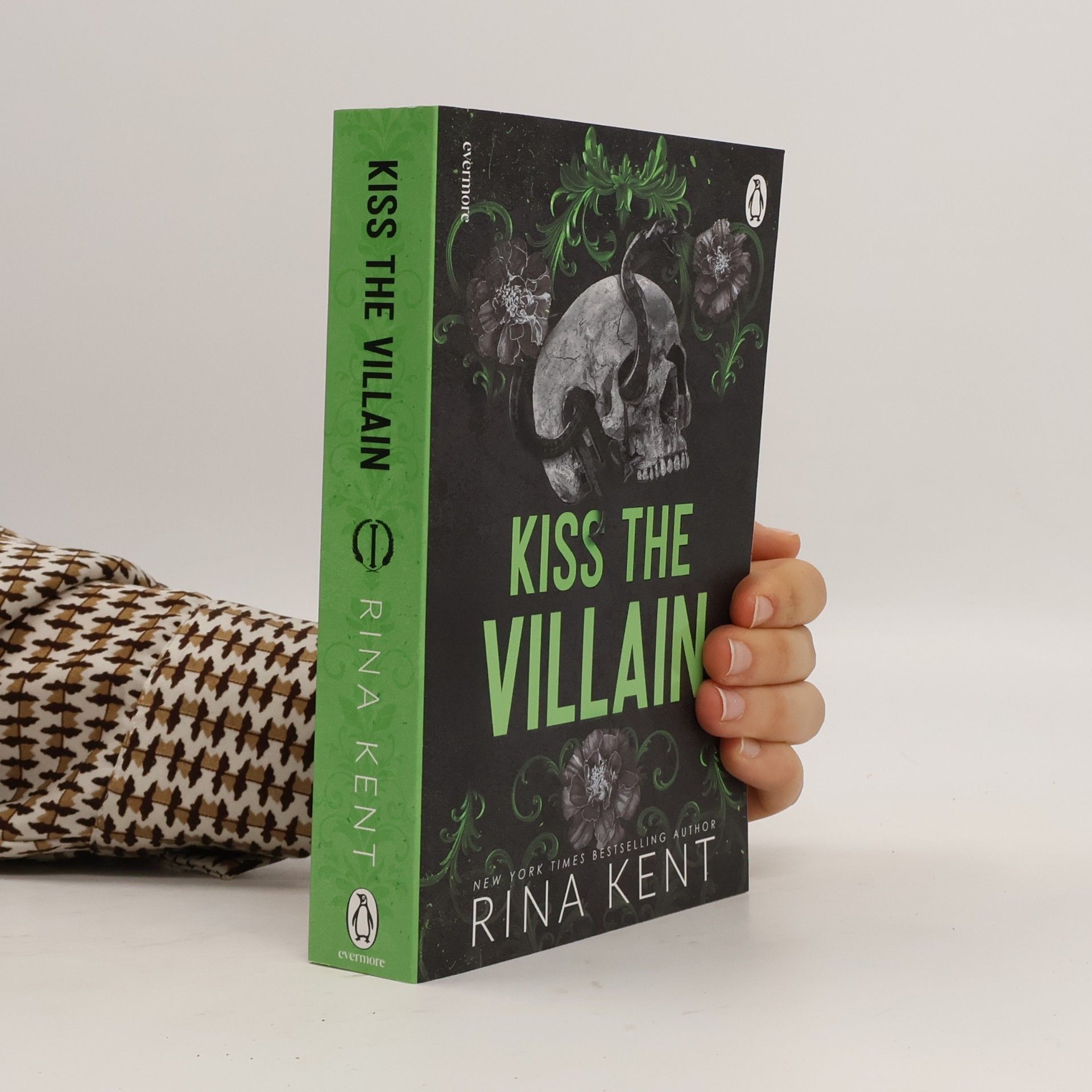Rina Kent Kiss the Villain